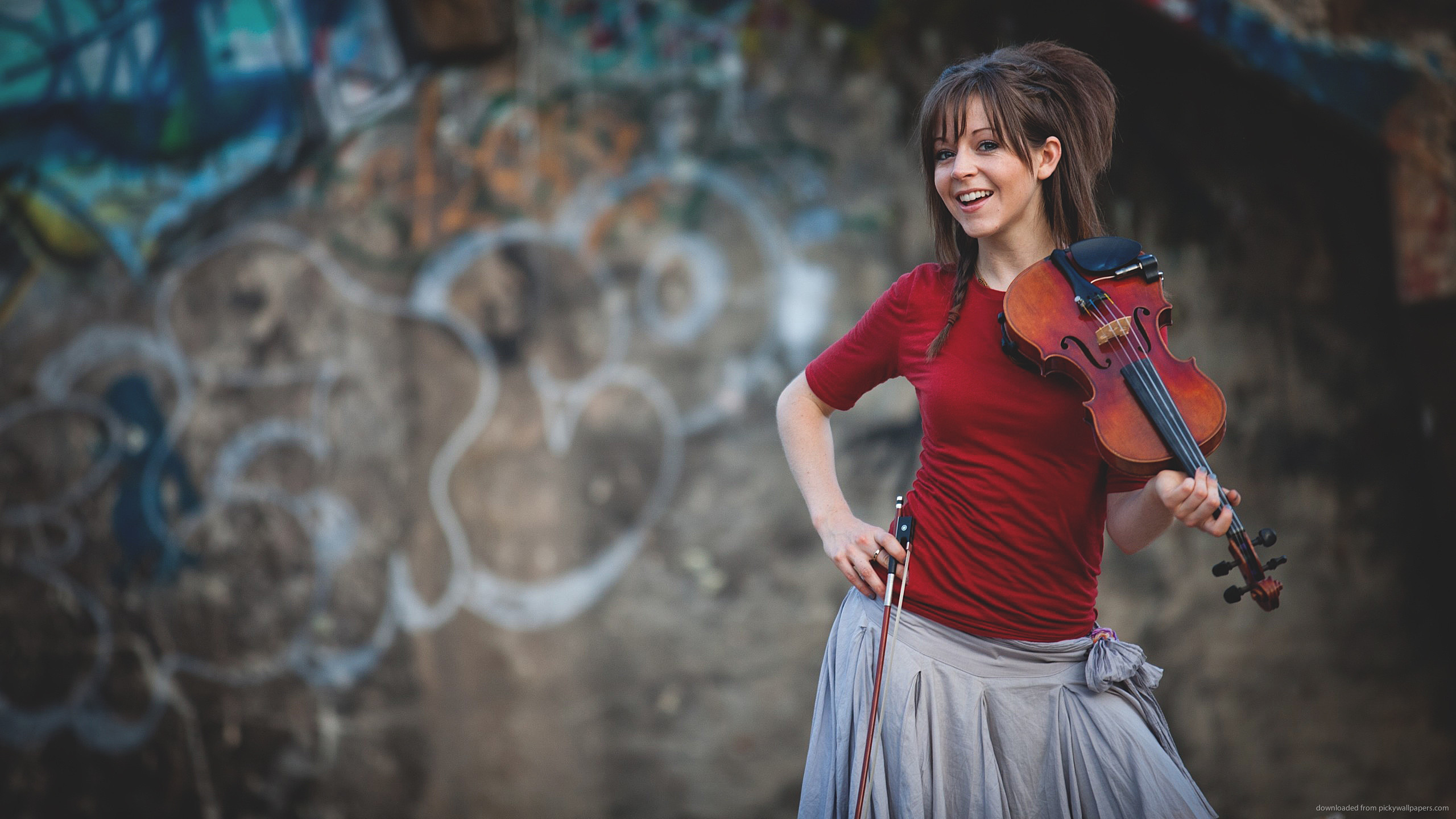 Lindsey Stirling, Violino, Graffiti, Sorriso, 16:9 2K, sfondo widescreen