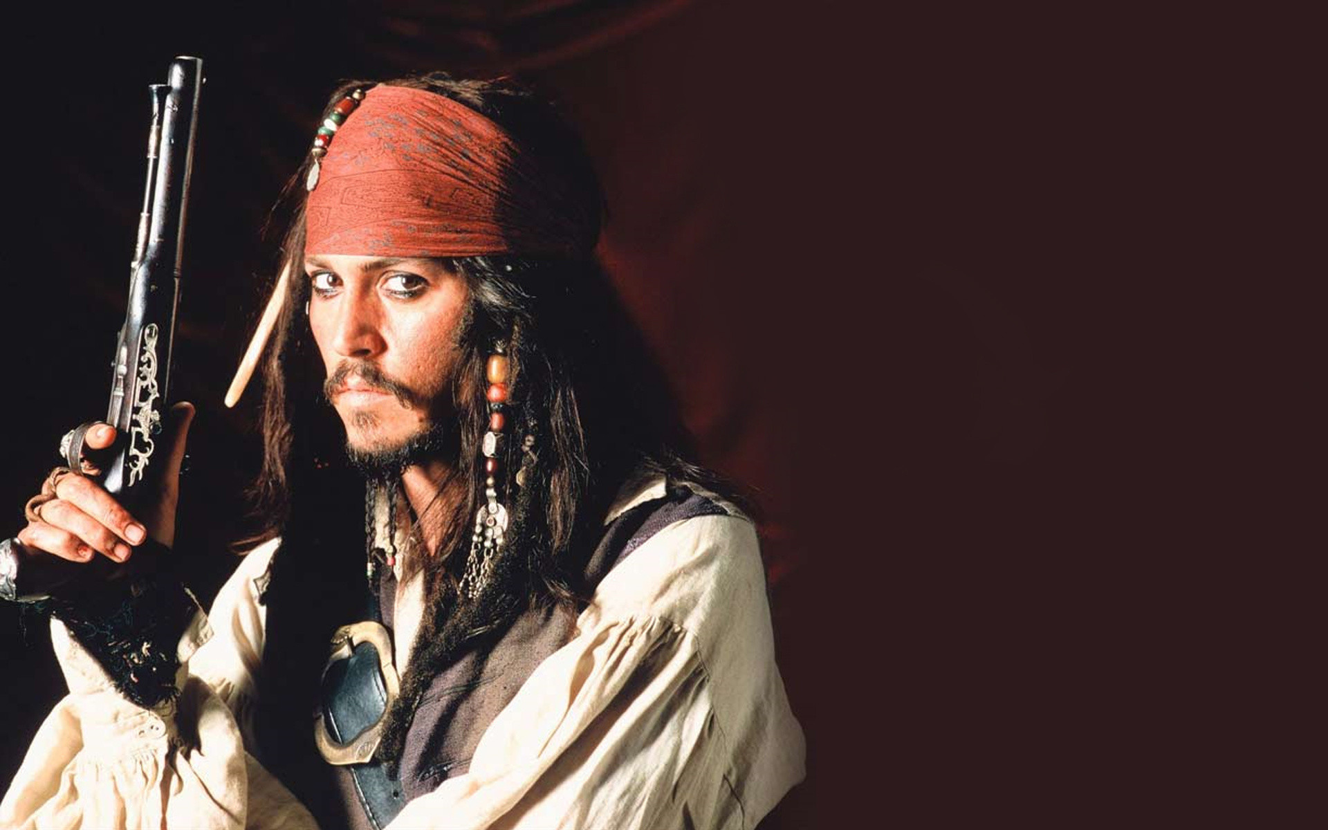 Jack Sparrow, Johnny Depp, Pistola, Sfondo bordeaux, Full HD, wallpaper per portatile