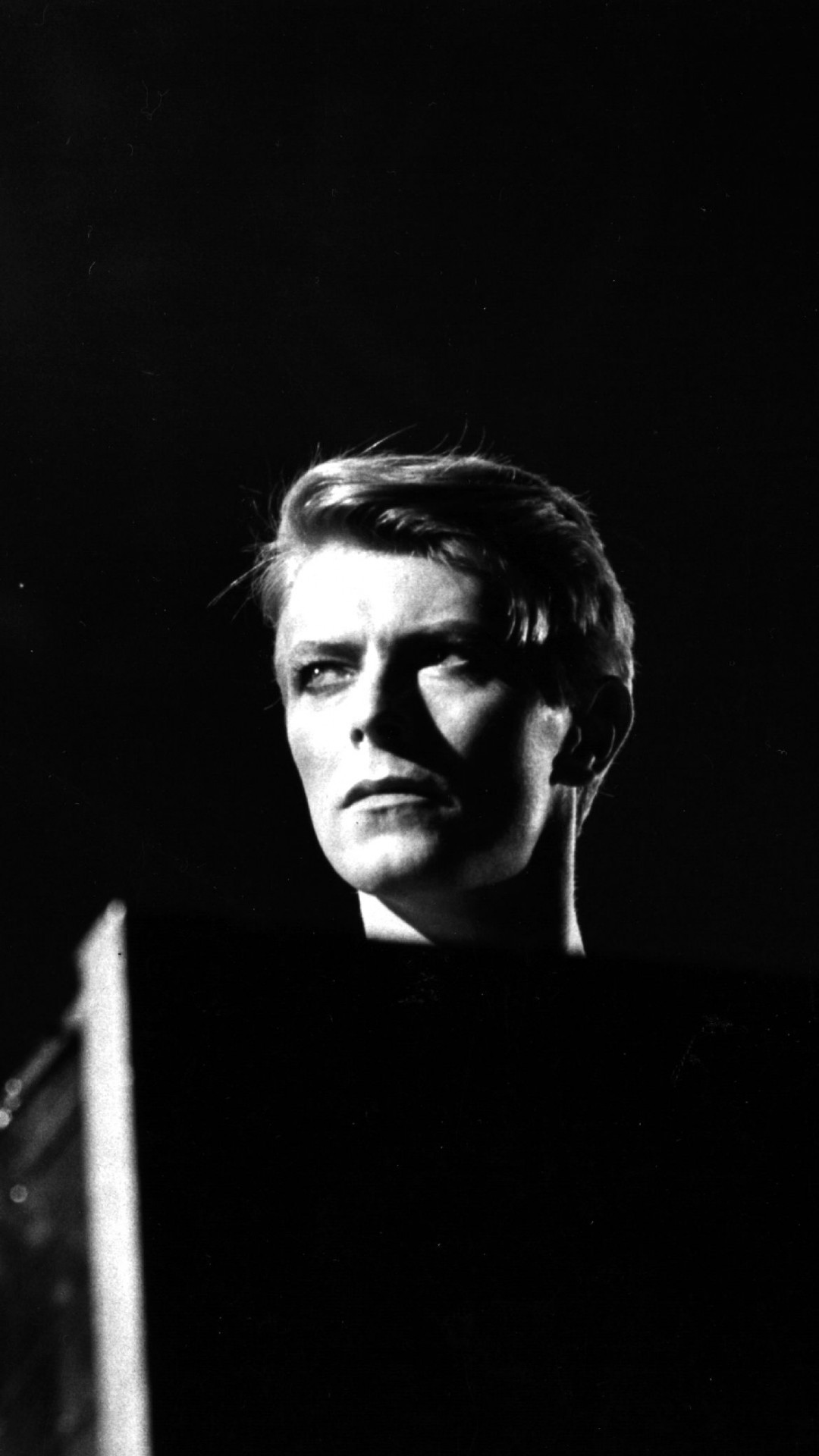 David Bowie, Ritratto, Bianco e nero, Sfondo nero, 1080x1920, schermata di blocco iPhone