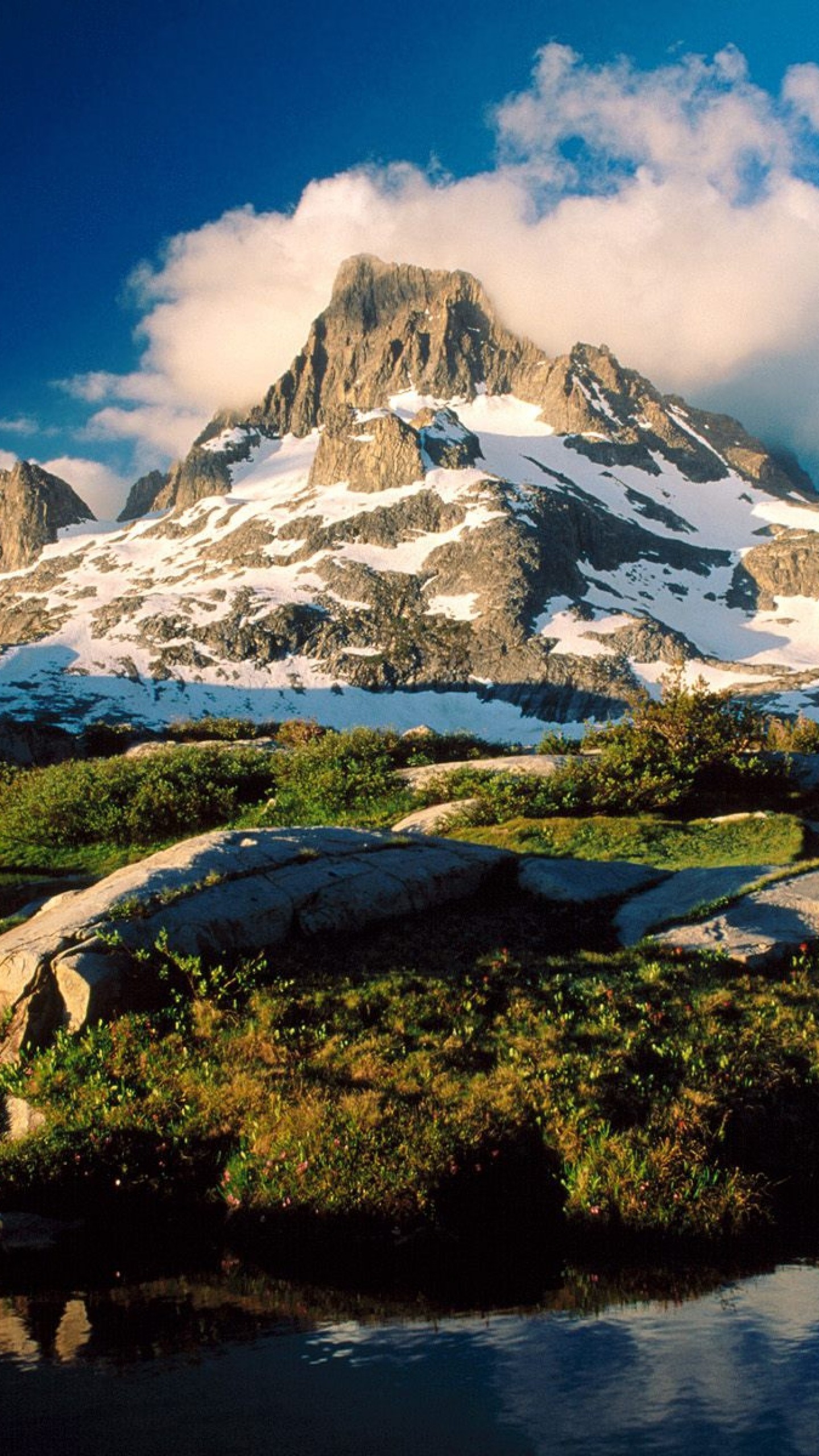 Montagna innevata, California, Verticale, QHD+, schermata di blocco del cellulare