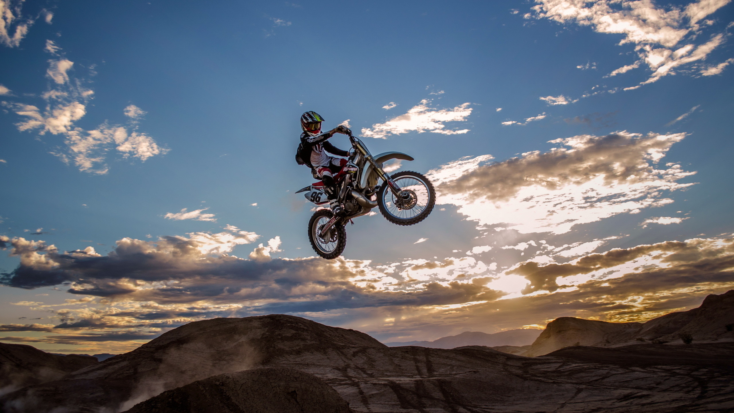 Motocross, Salto, Tramonto, Cielo, 2K, sfondo desktop