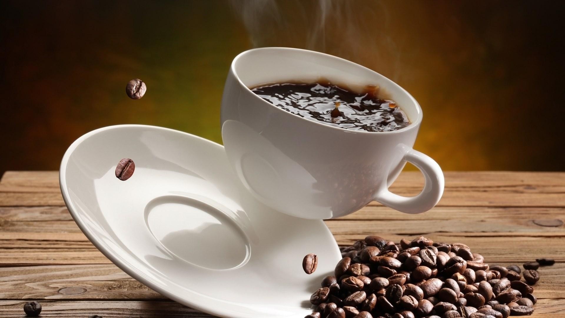 Tazza di caffè, Chicchi di caffè, Piattino, Tavolo di legno, Caffè nero, sfondo widescreen Full HD