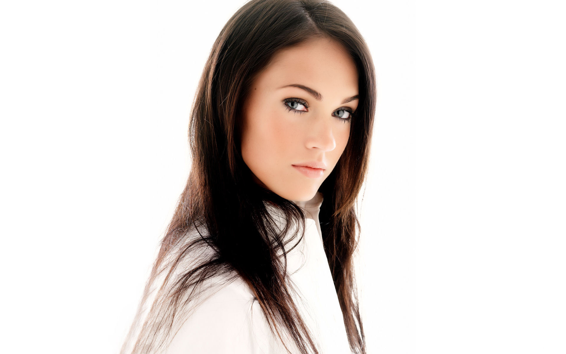 Megan Fox, Ritratto, Capelli lunghi, Sfondo bianco, Full HD, wallpaper per portatile