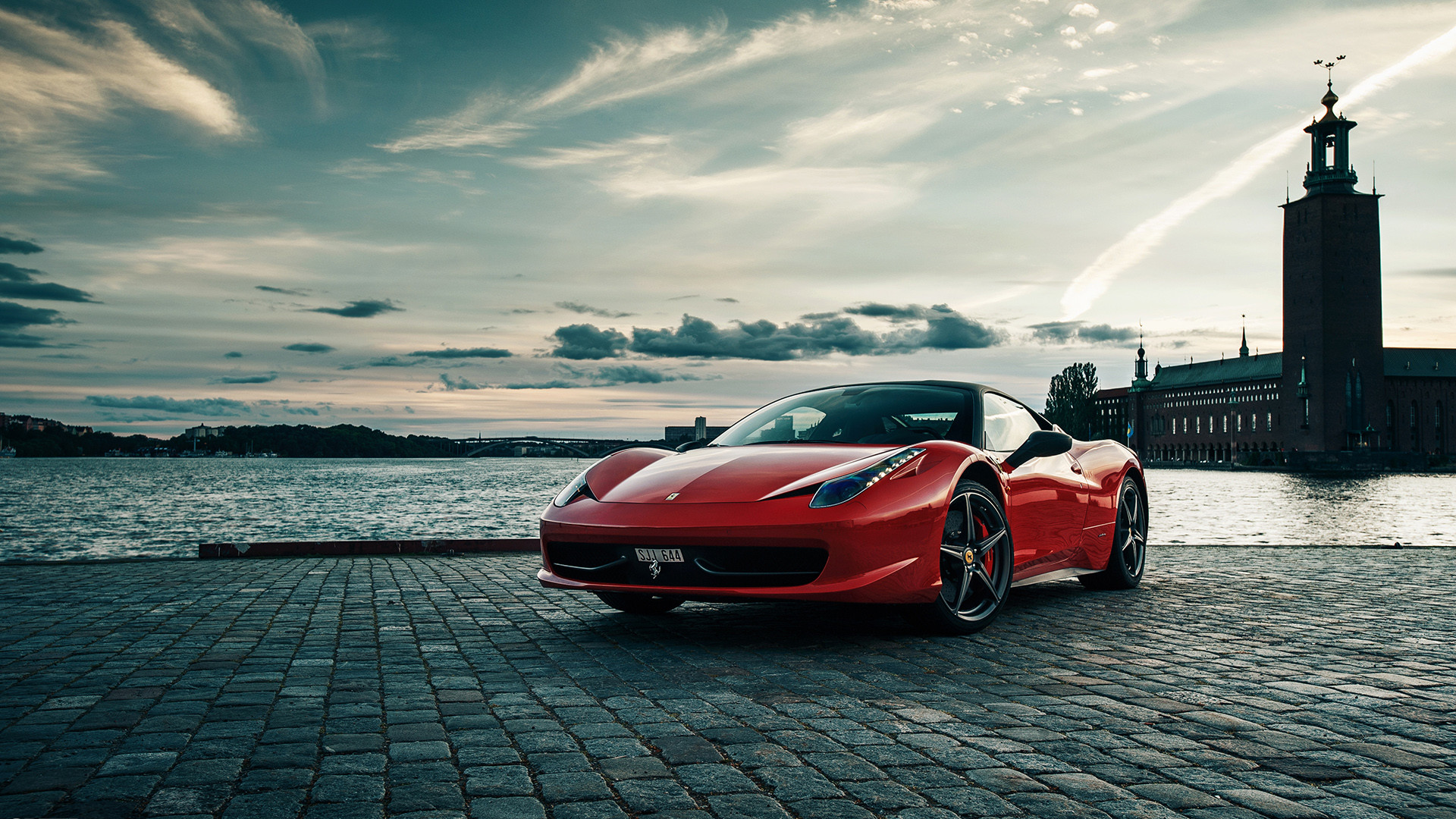 Ferrari 458 Italia, Stoccolma, Municipio di Stoccolma, Cielo nuvoloso, sfondo Full HD per PC