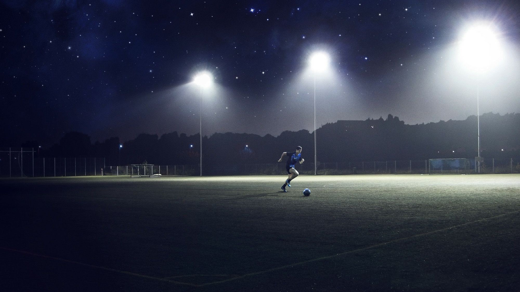 Campo da calcio, Notte, Riflettori, Calciatore, Full HD, sfondo per PC e portatile