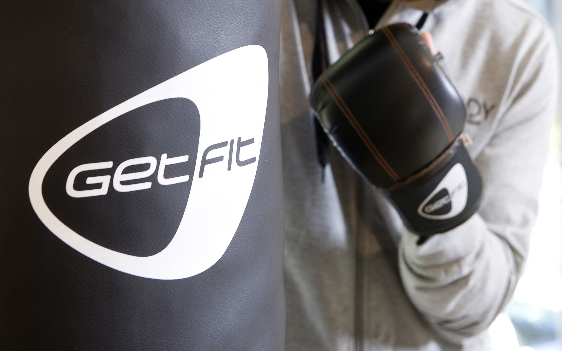 GetFit, Guantone nero, Sacco da boxe, Full HD, sfondo Windows 11