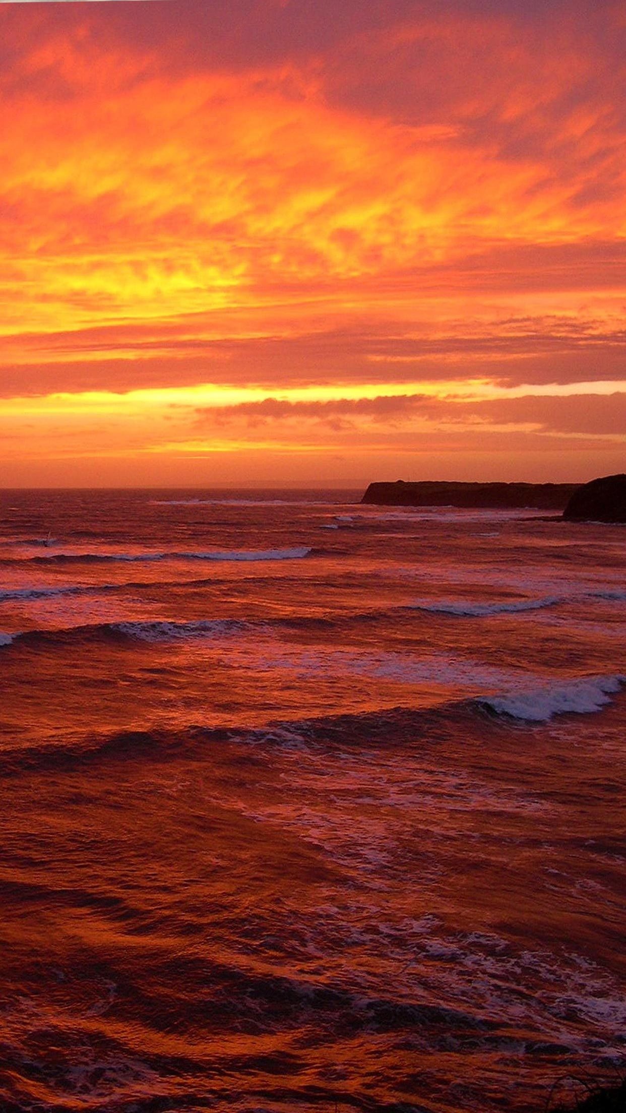 Tramonto, Mare, Cielo rosso, Nuvole, sfondo per iPhone