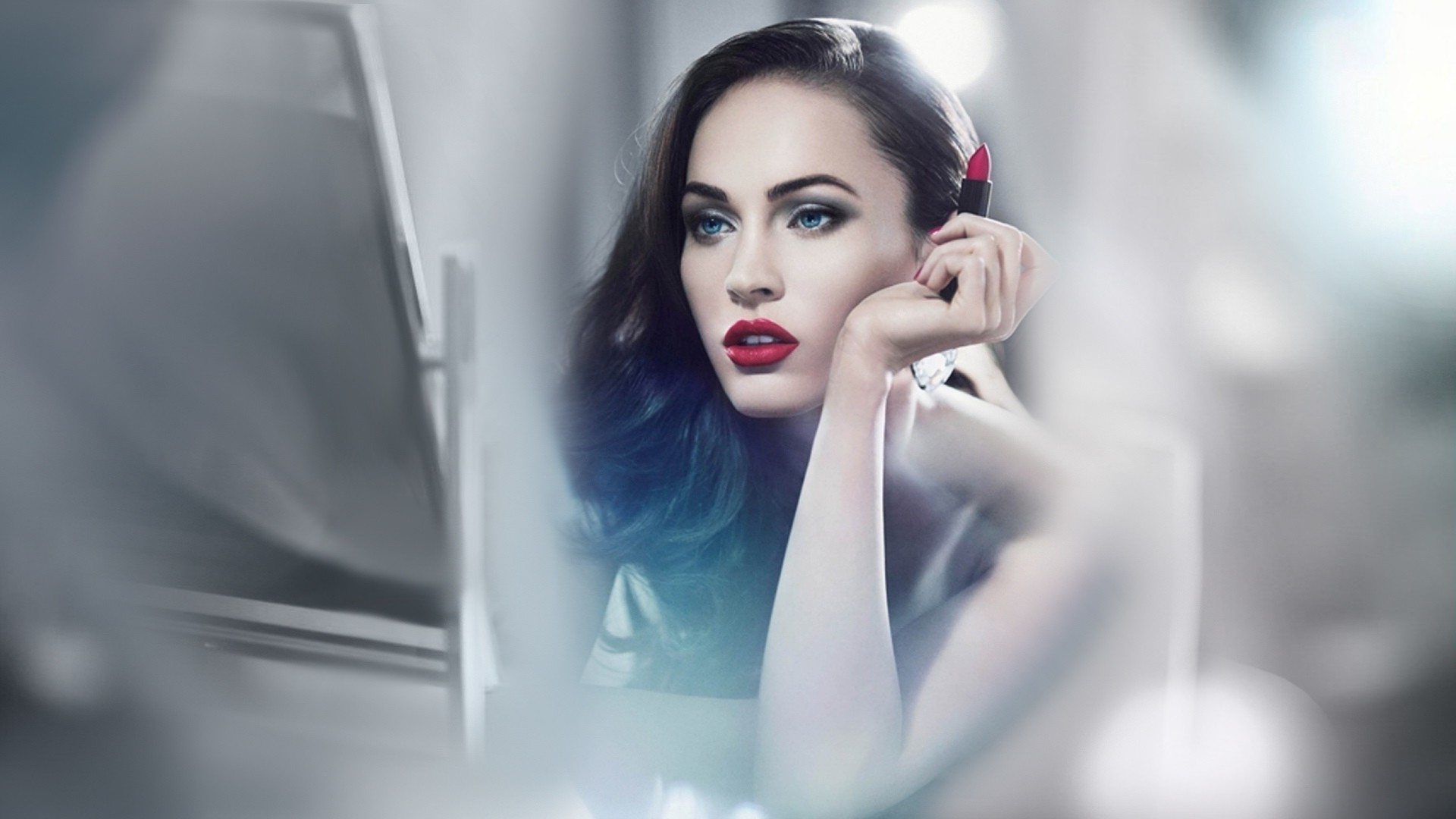 Megan Fox, Rossetto rosso, Ritratto, Toni freddi, Full HD, sfondo Windows 11