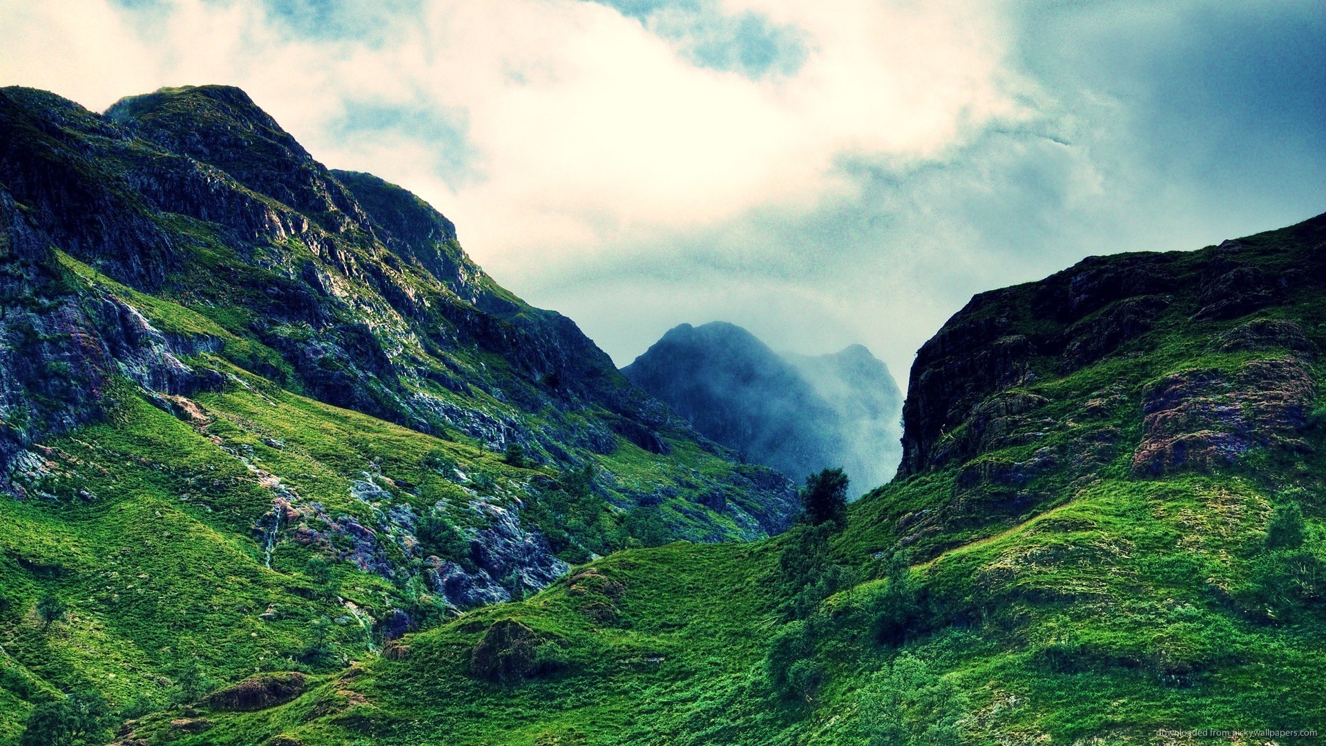 Montagne verdi, Valle, Nuvole, Full HD, sfondo Windows 11