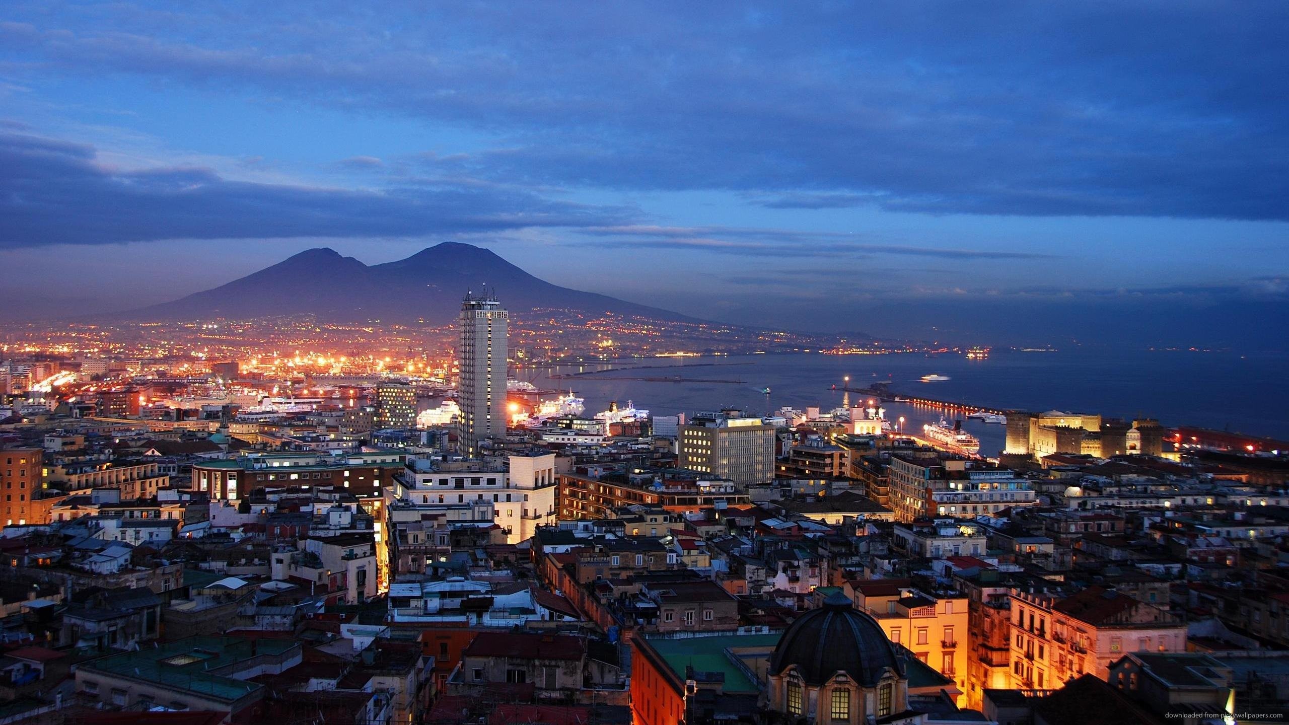 Napoli, Vesuvio, Golfo di Napoli, Panorama notturno, Luci della città, sfondo 2K per PC