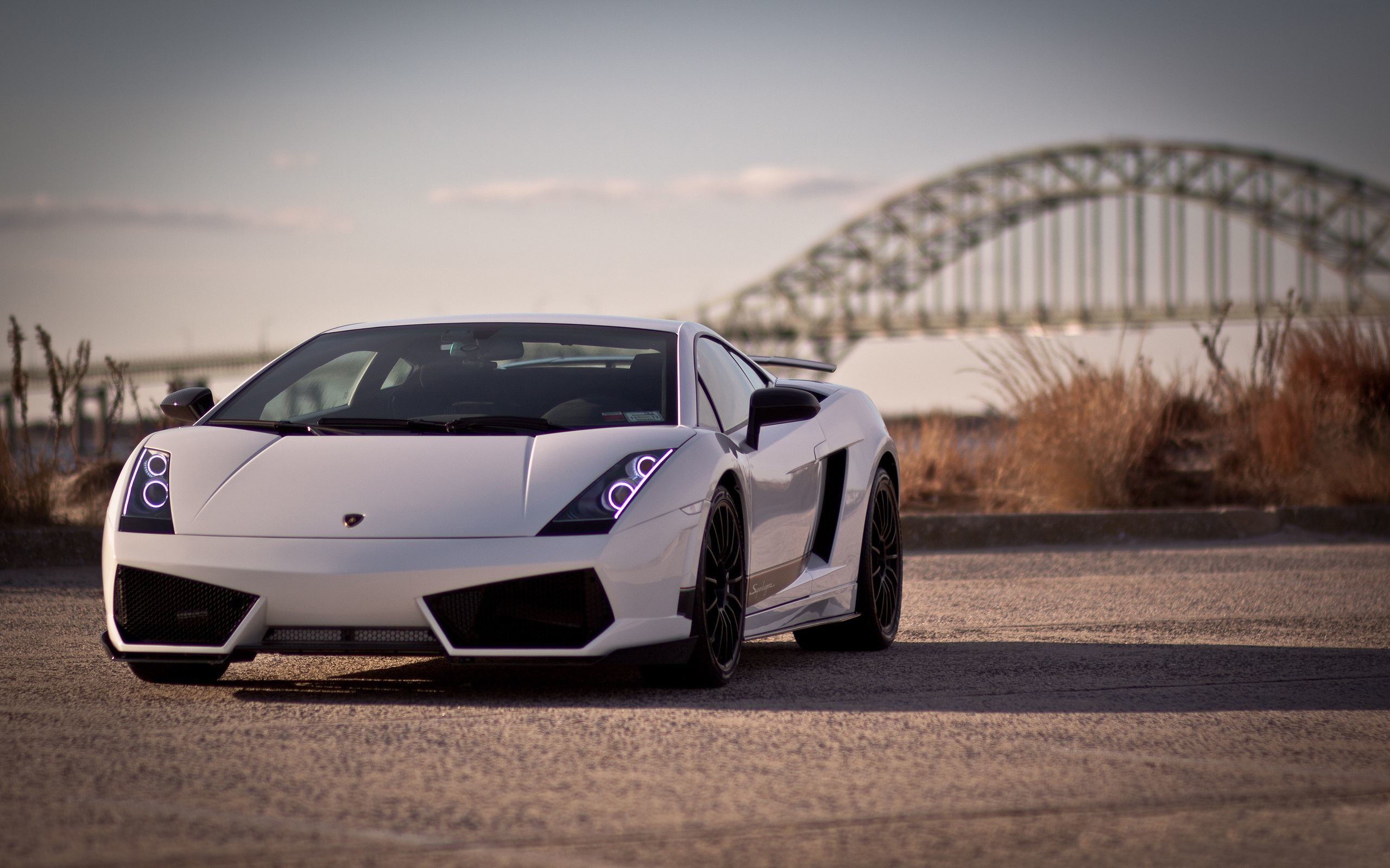 Lamborghini Gallardo, Bianco, Ponte ad arco, Tramonto, 2K, sfondo Windows 11