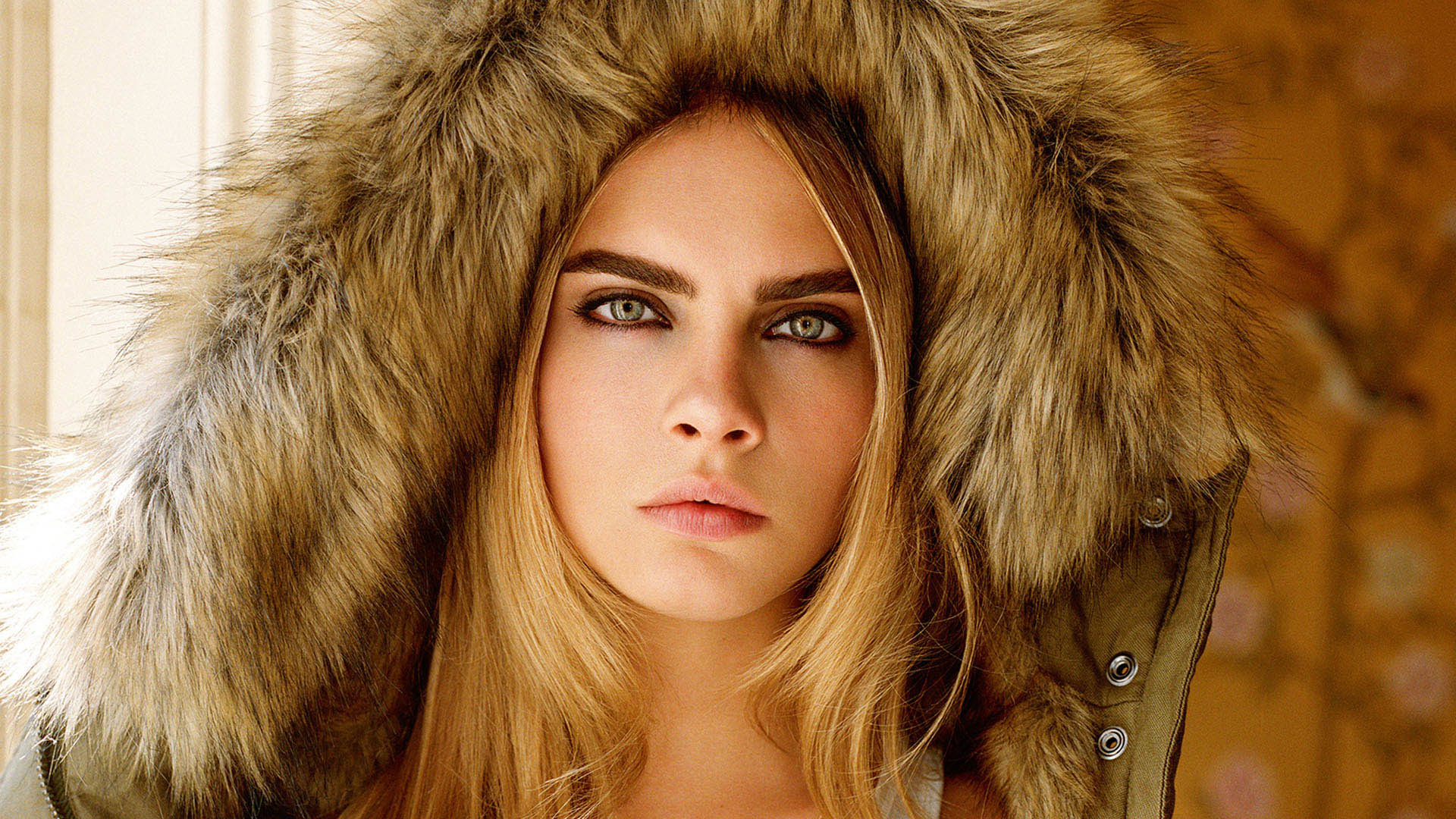 Cara Delevingne, Cappuccio di pelliccia, Primo piano, Toni caldi, sfondo desktop 1080p