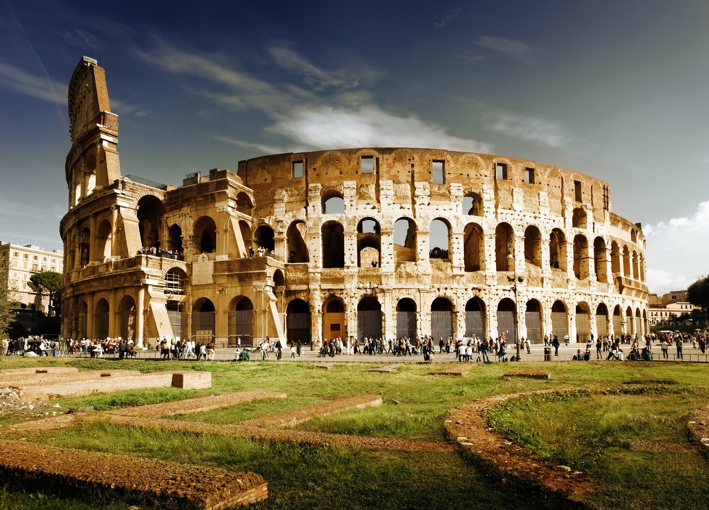 Colosseo, Roma, Prato, Turisti, Nuvole, Full HD, sfondo Windows 11