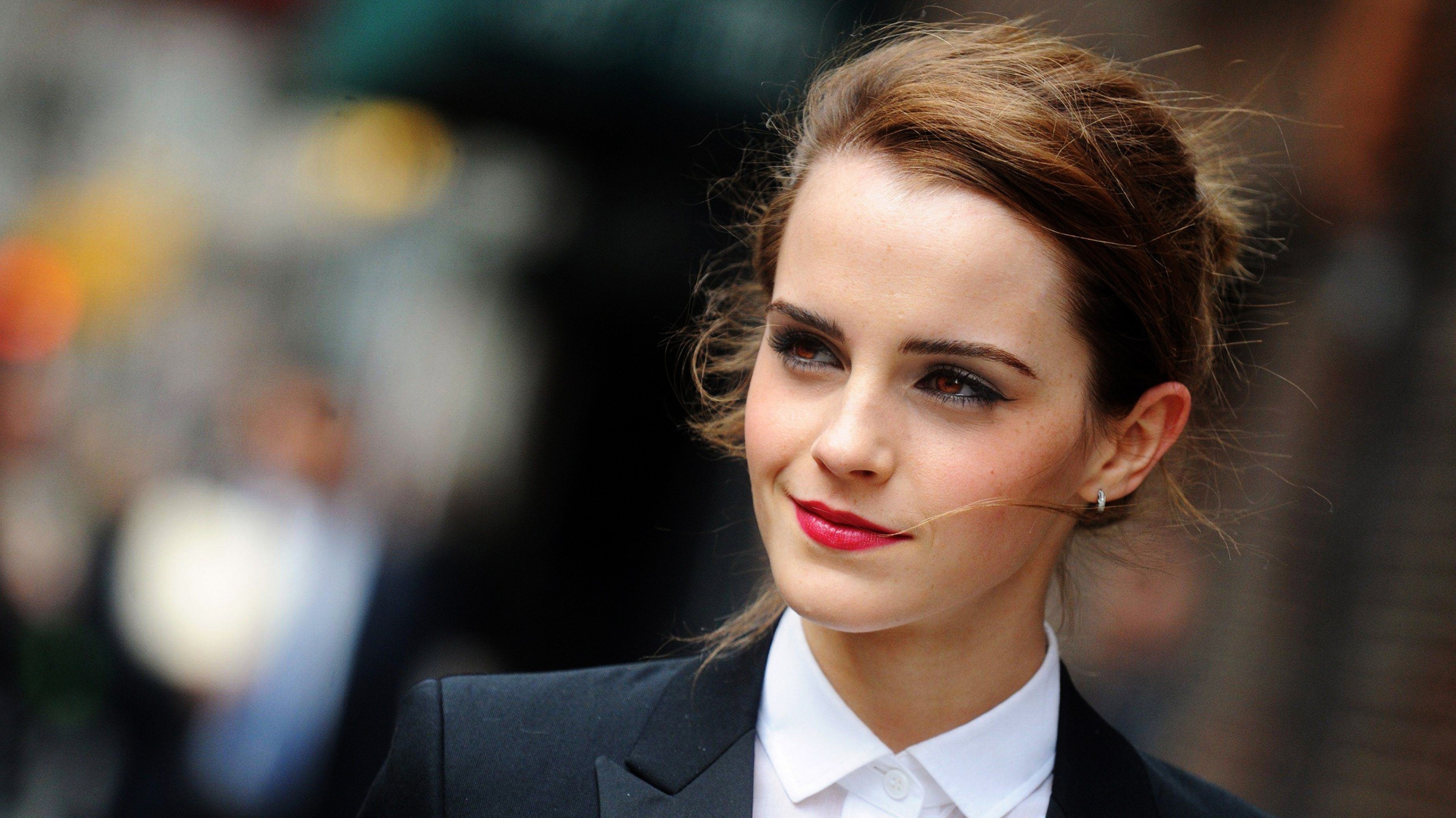 Emma Watson, Rossetto rosso, Strada, 4K, sfondo desktop