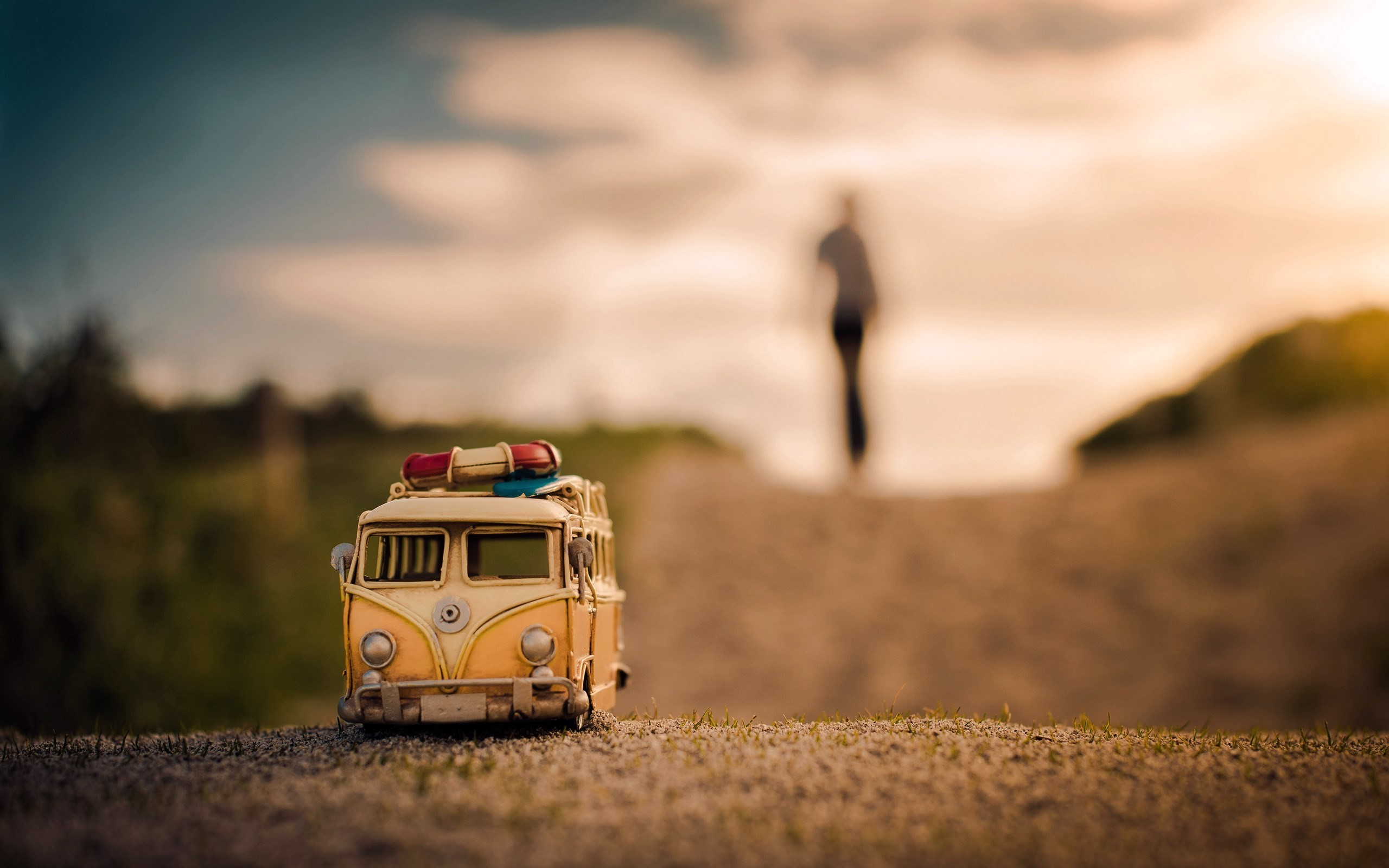 Volkswagen Type 2, Modellino, Strada sterrata, Bokeh, 16:10 2K, sfondo widescreen