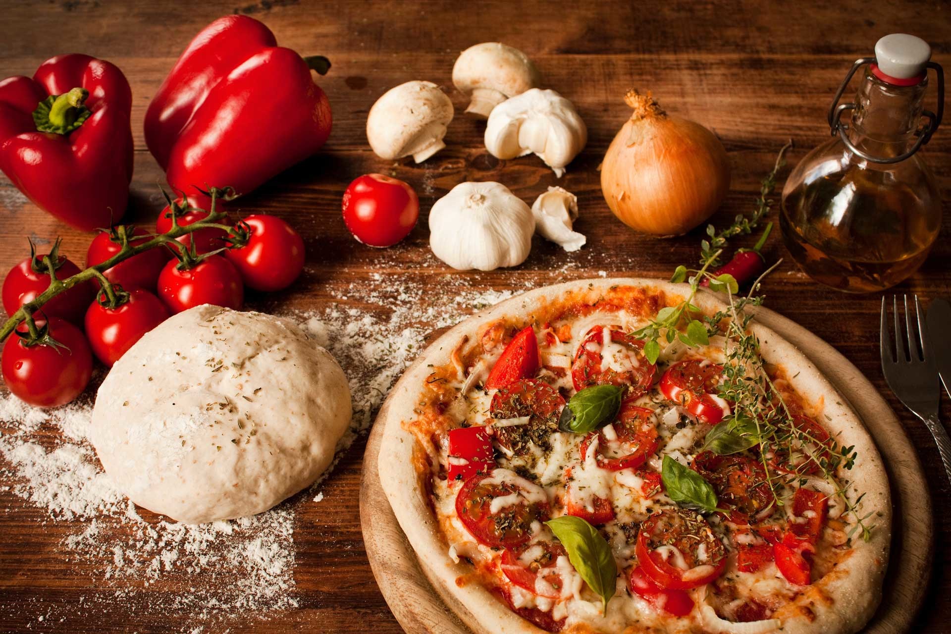 Pizza, Impasto, Peperoni, Funghi, Ingredienti, Full HD, sfondo per PC