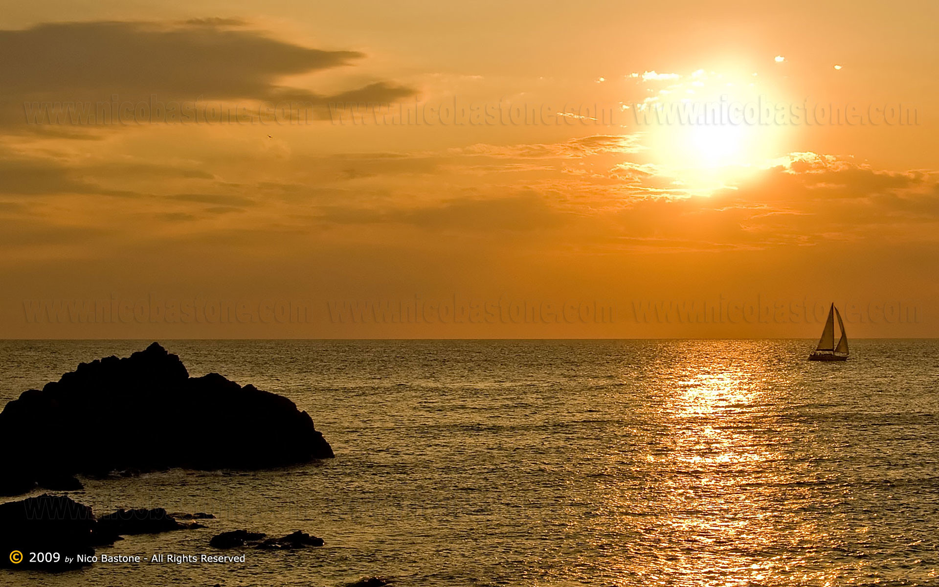 Mare, Barca a vela, Scogli, Sole, Dorato, 1920x1200, sfondo MacBook Pro