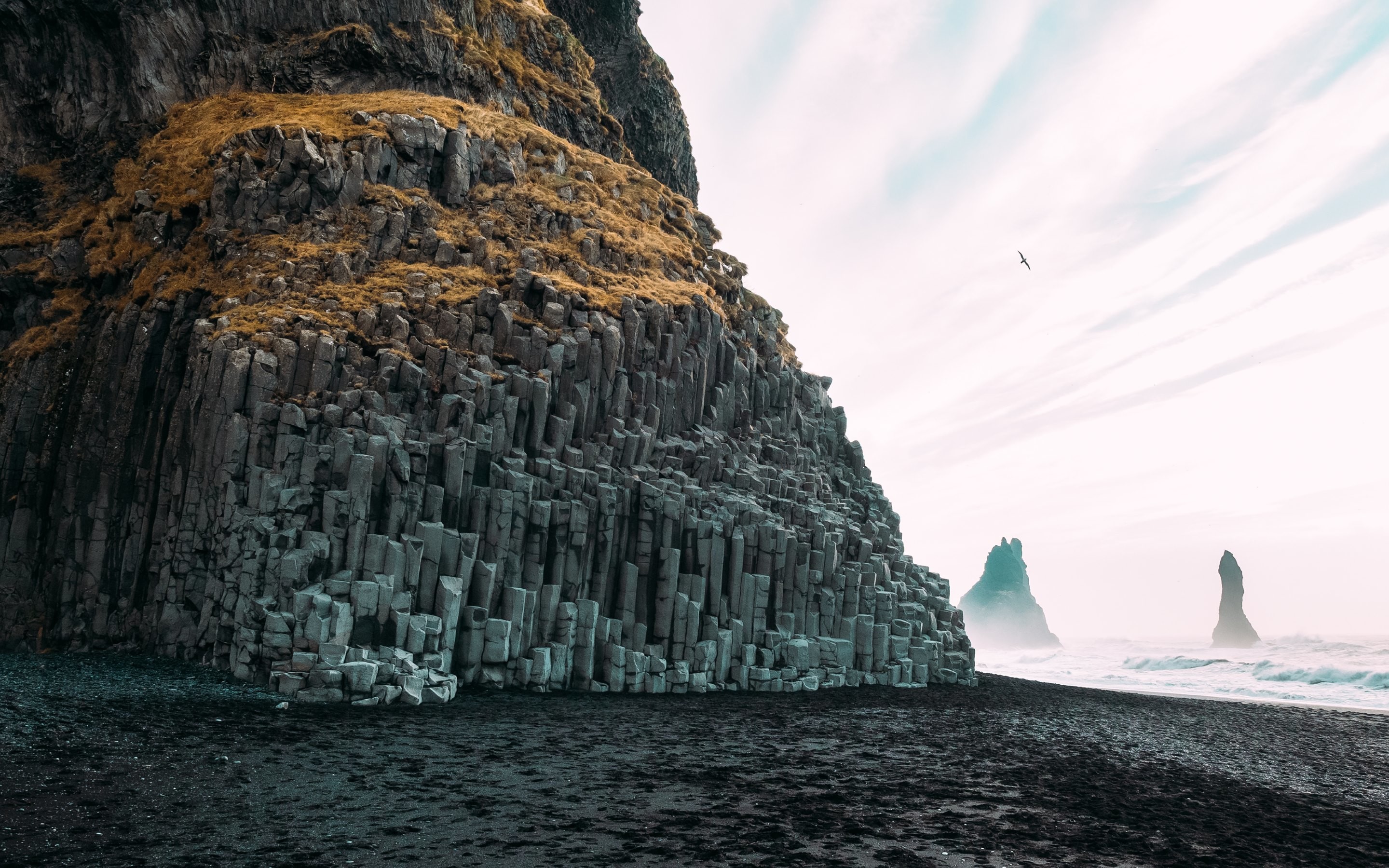 Reynisfjara, Islanda, Colonne di basalto, Spiaggia nera, Reynisdrangar, sfondo 2K per desktop