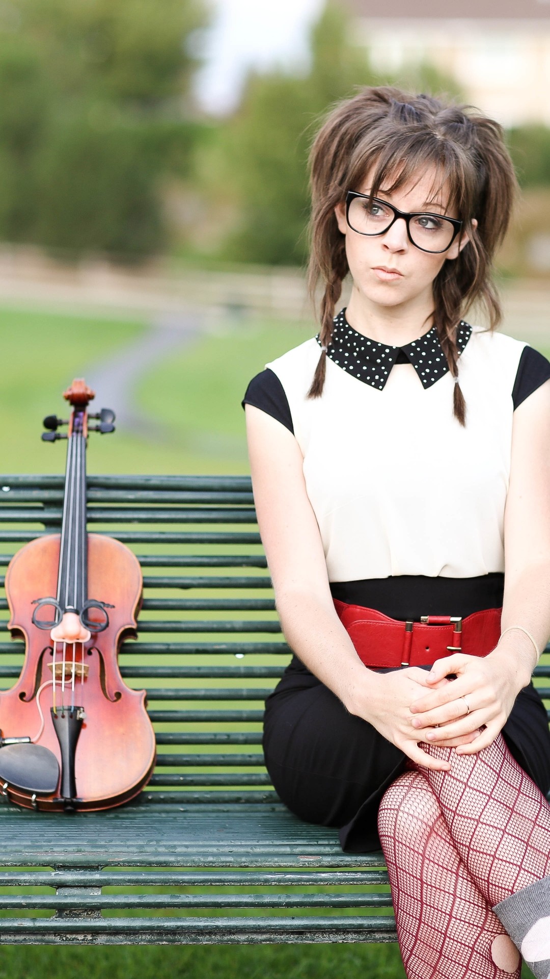Lindsey Stirling, Violino, Panchina, Occhiali, Parco, Full HD, sfondo per iPhone e Android