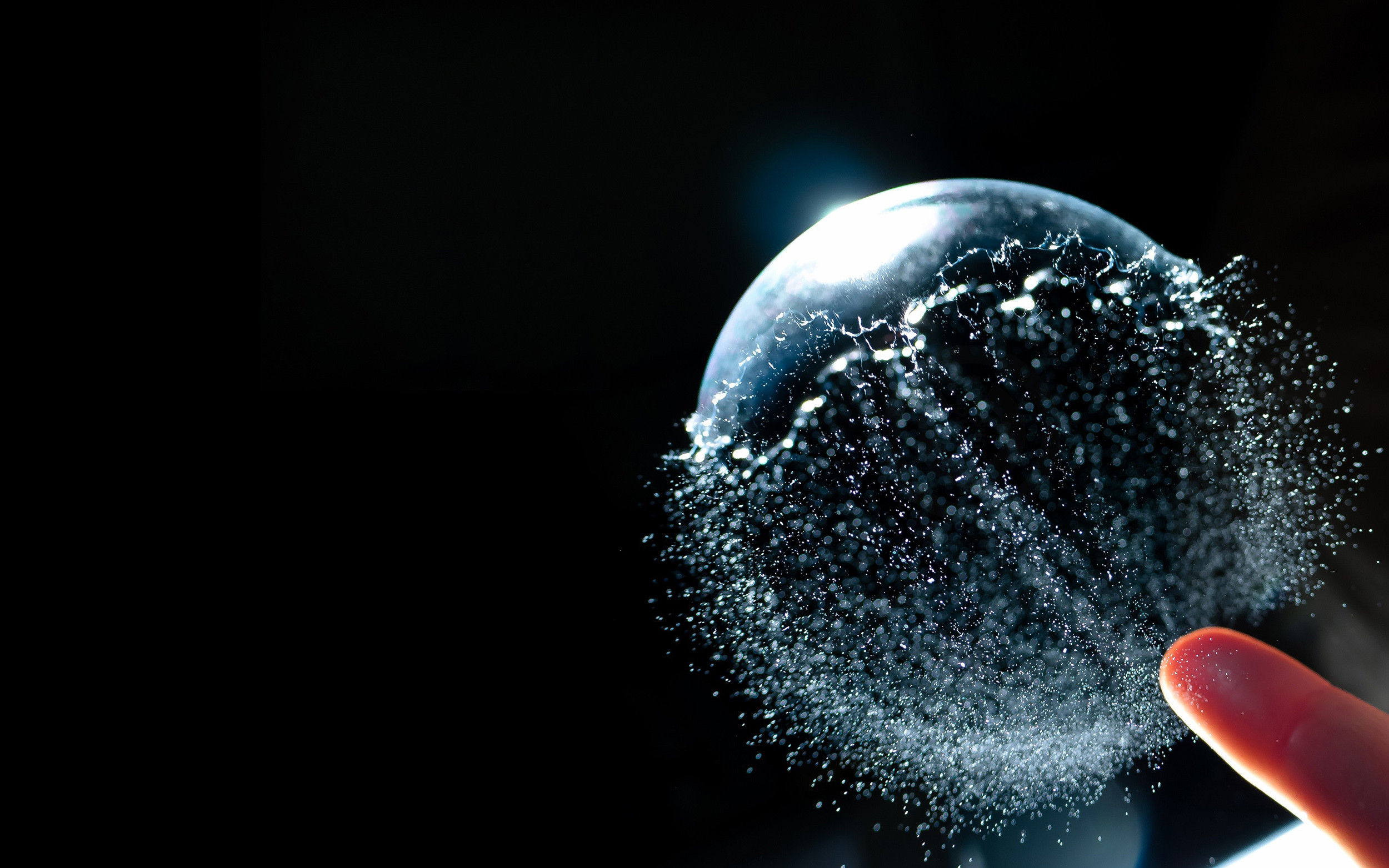 Bolla di sapone, Ghiacciata, Dito, Sfondo nero, Macro, Full HD, wallpaper desktop