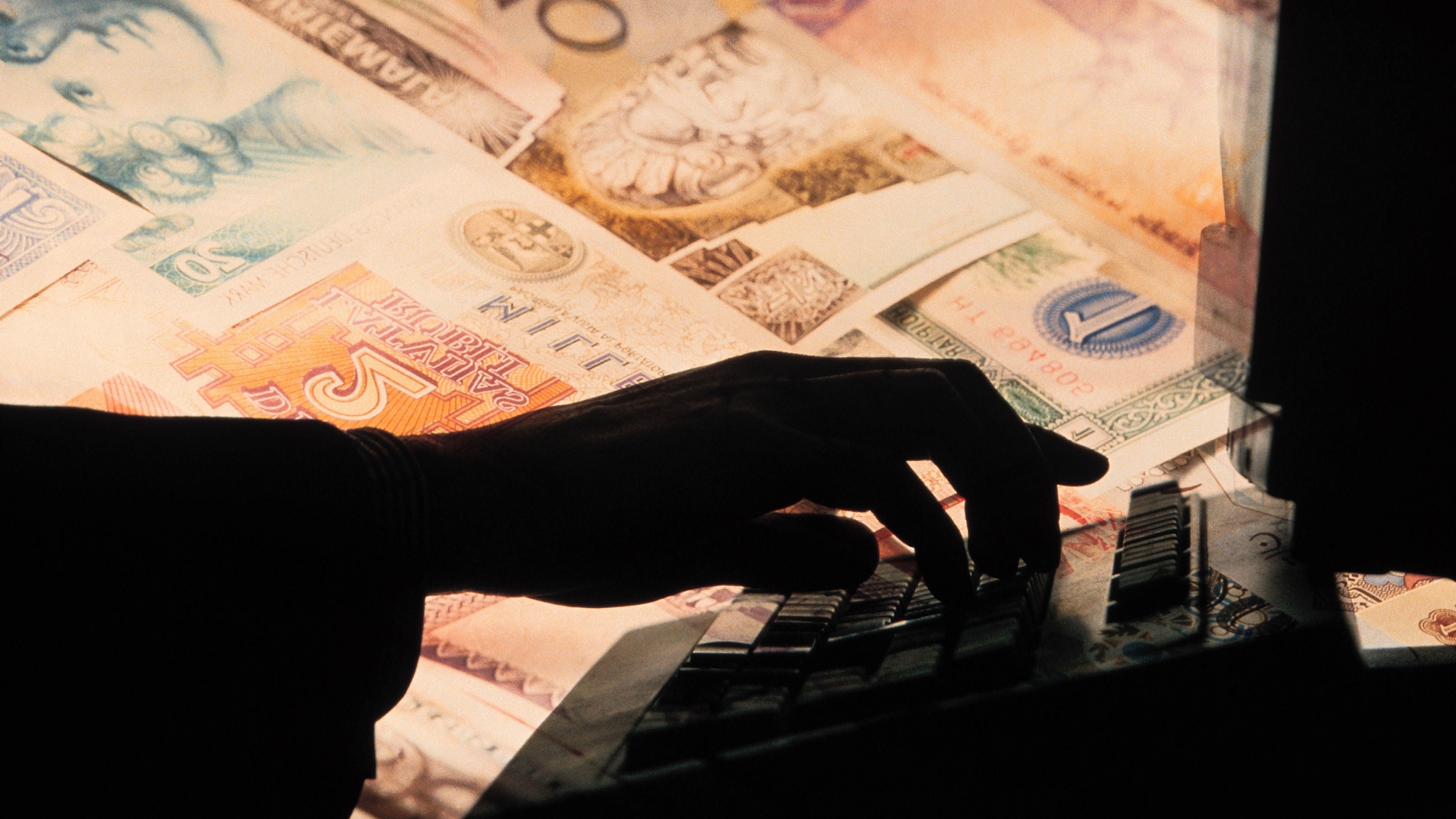 Banconote, Tastiera, Mani, Silhouette, 4K, sfondo per PC e portatile