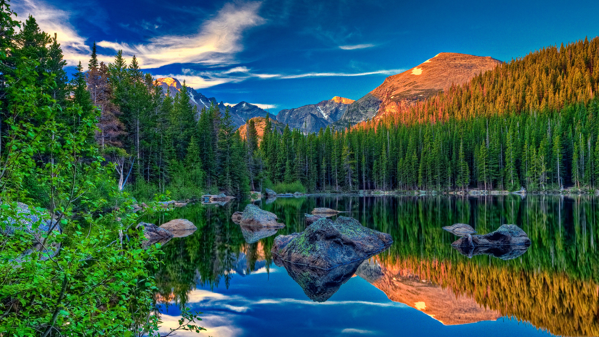Lago di montagna, Foresta, Riflessi, Massi, Full HD, sfondo per PC e portatile