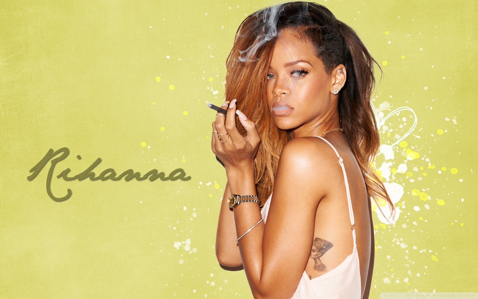 Rihanna, Tatuaggi, Sfondo giallo, Firma, 16:10 Full HD, wallpaper widescreen