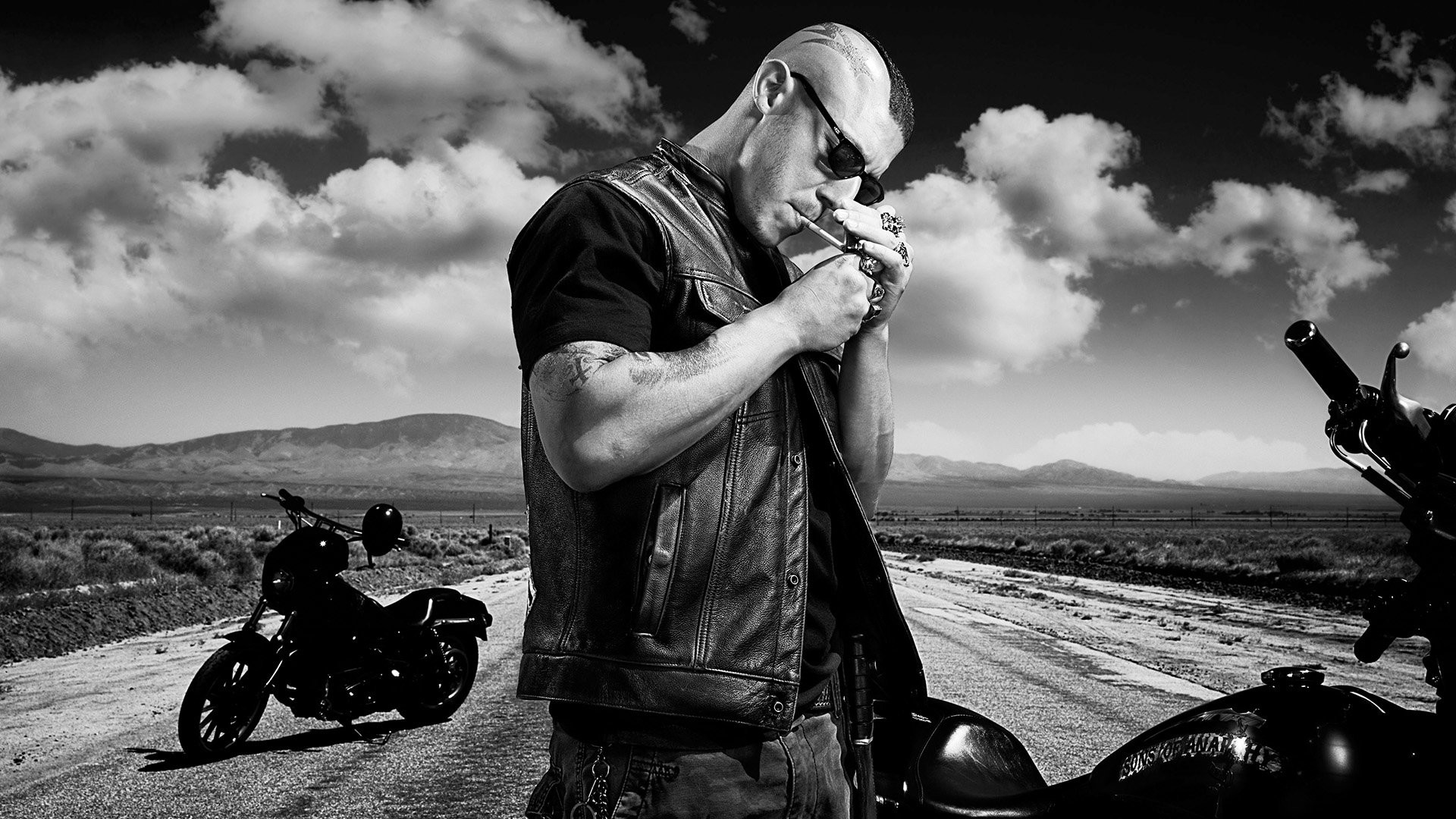 Sons of Anarchy, Harley-Davidson, Strada nel deserto, Bianco e nero, sfondo desktop 1080p