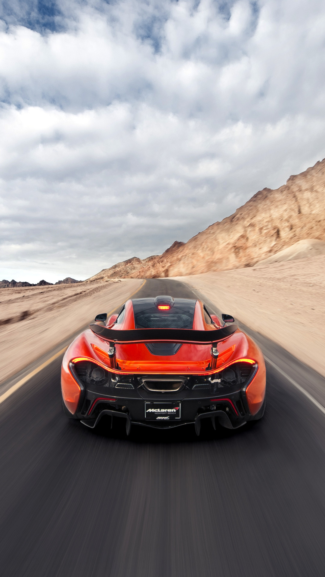 McLaren P1, Vista posteriore, Strada, Arancione, Nuvole, Full HD, sfondo per smartphone