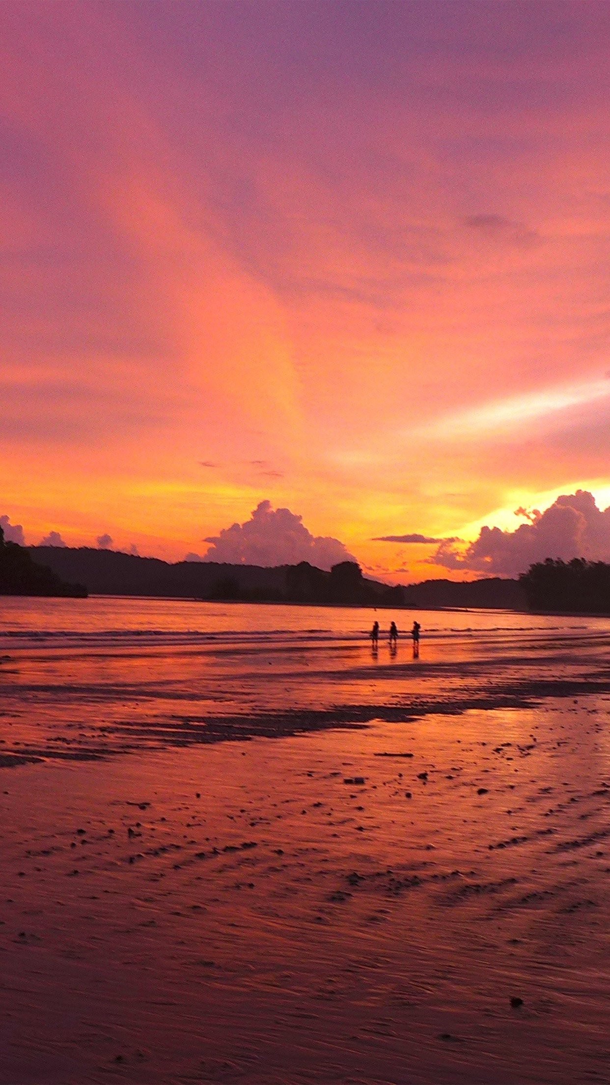 Spiaggia, Cielo rosa, Persone, Riva, Full HD, sfondo per smartphone