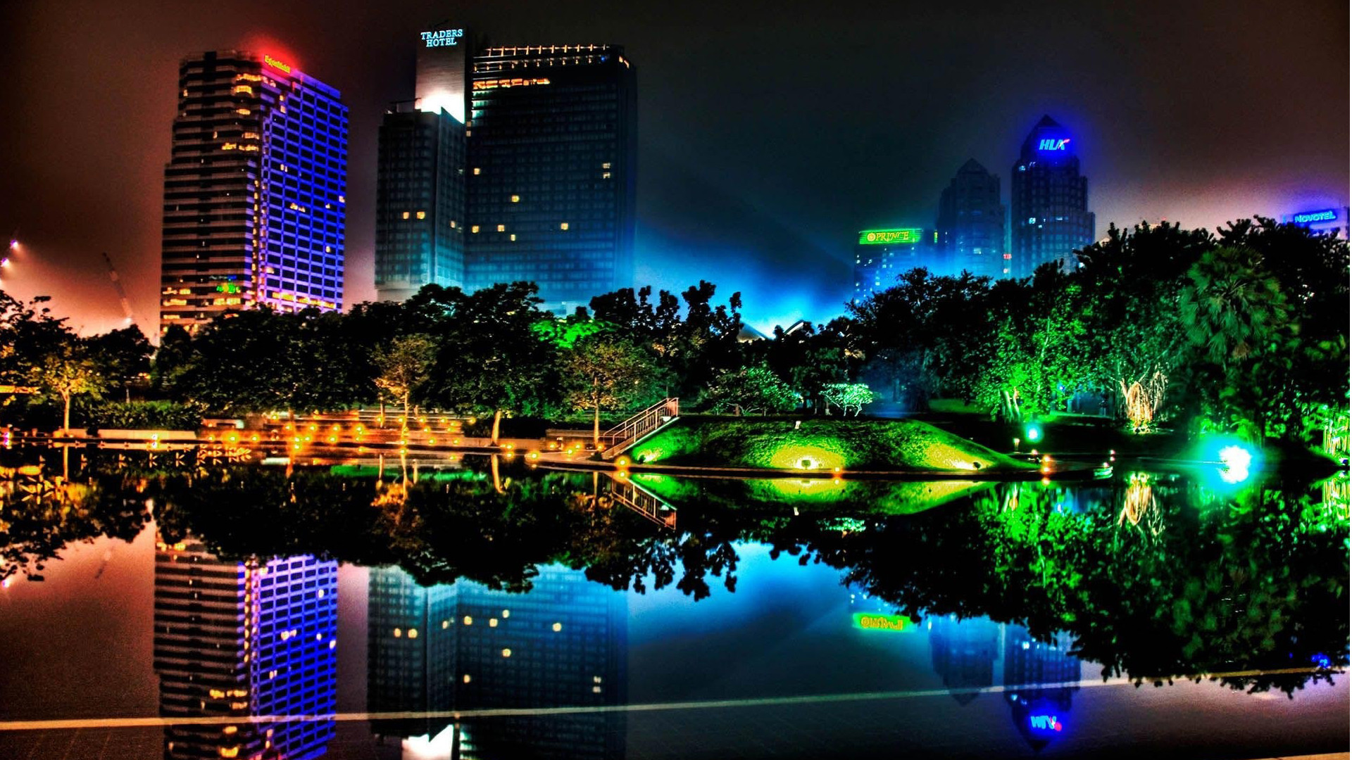 Città notturna, Grattacieli, Parco illuminato, Riflesso, 16:9 Full HD, wallpaper widescreen