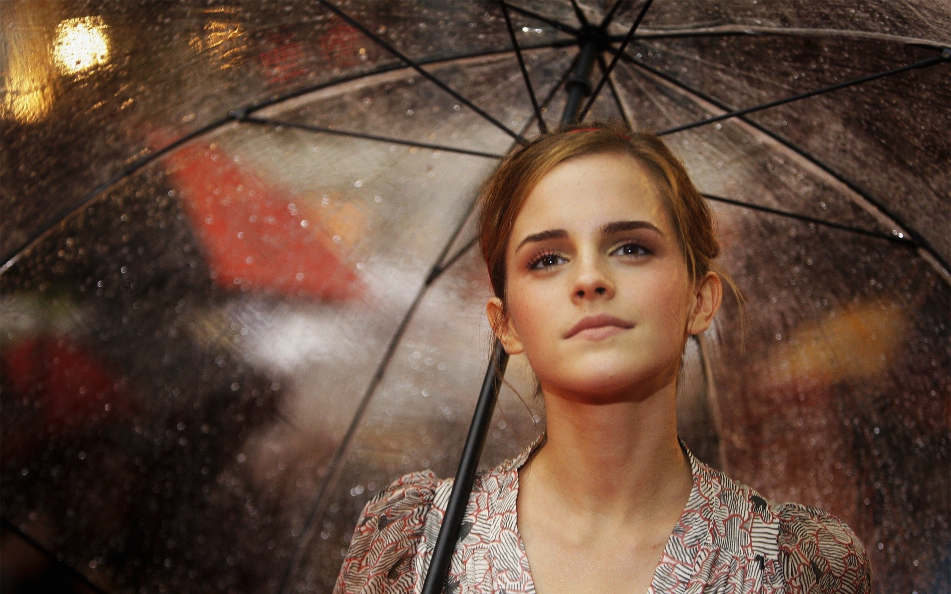 Emma Watson, Ombrello, Pioggia, 1920x1200, immagine di sfondo