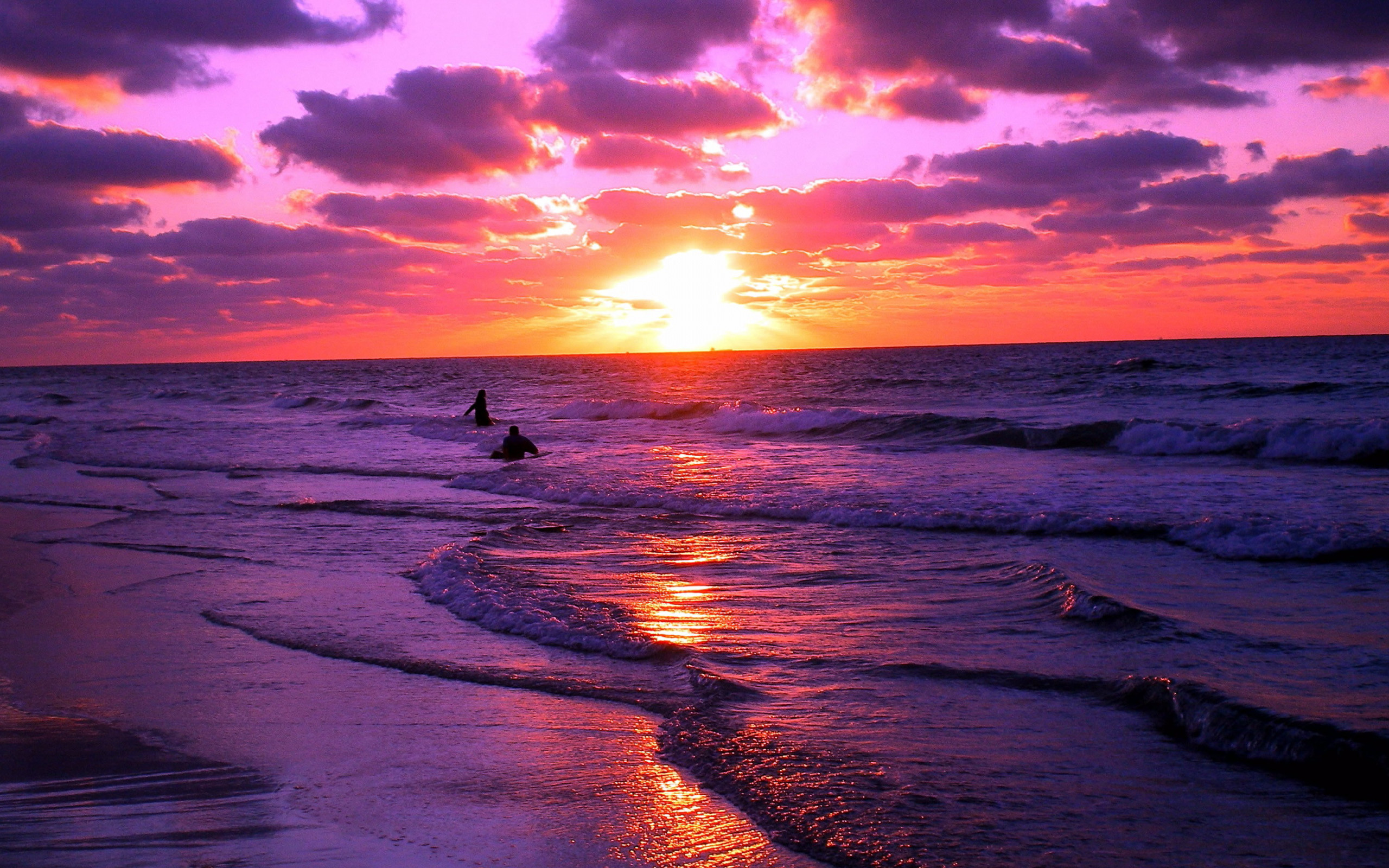 Tramonto sul mare, Nuvole viola, Spiaggia, Onde, 2560x1600, sfondo MacBook Pro