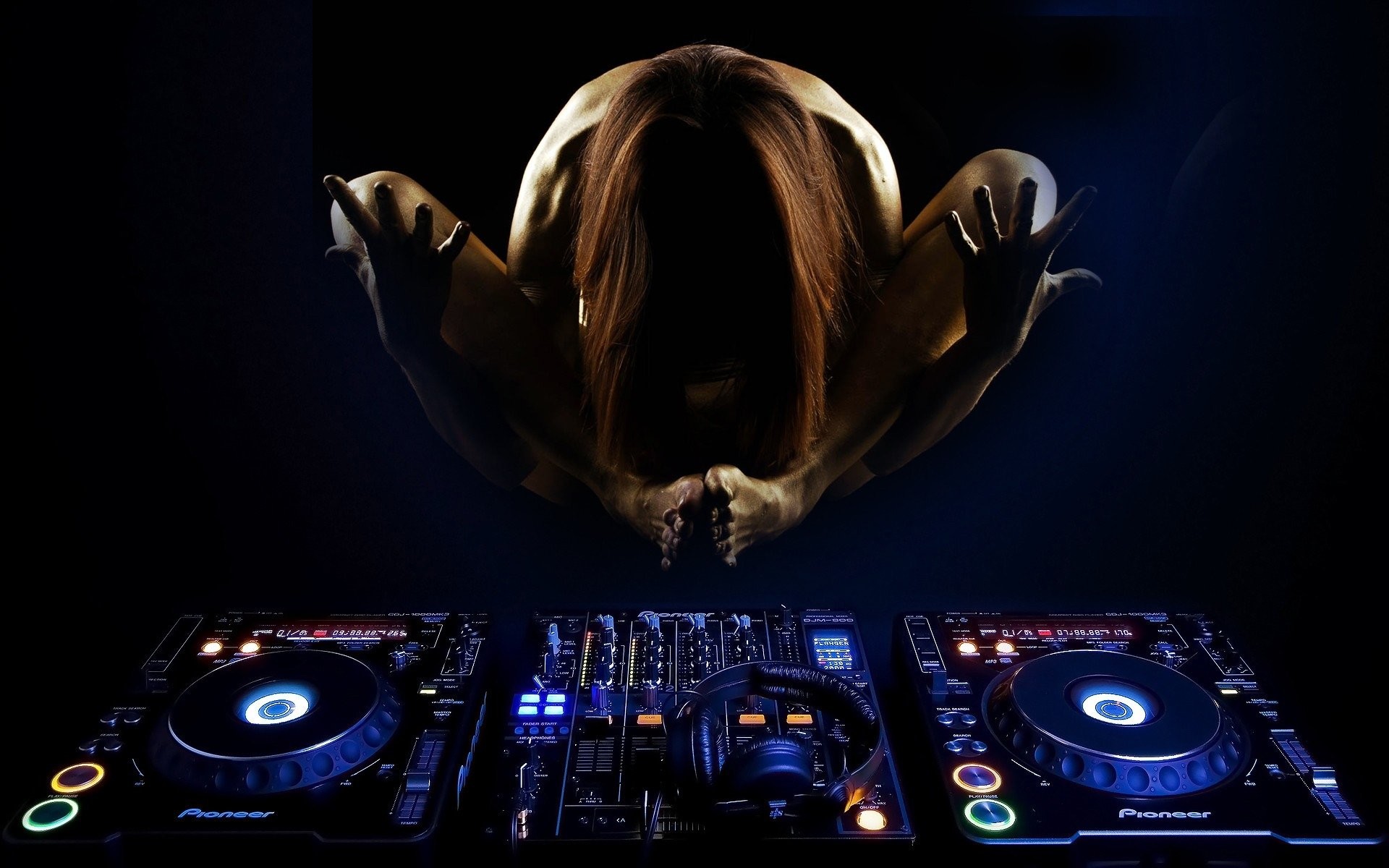Pioneer CDJ, Console DJ, Figura incappucciata, Sfondo scuro, 1920x1200, wallpaper desktop