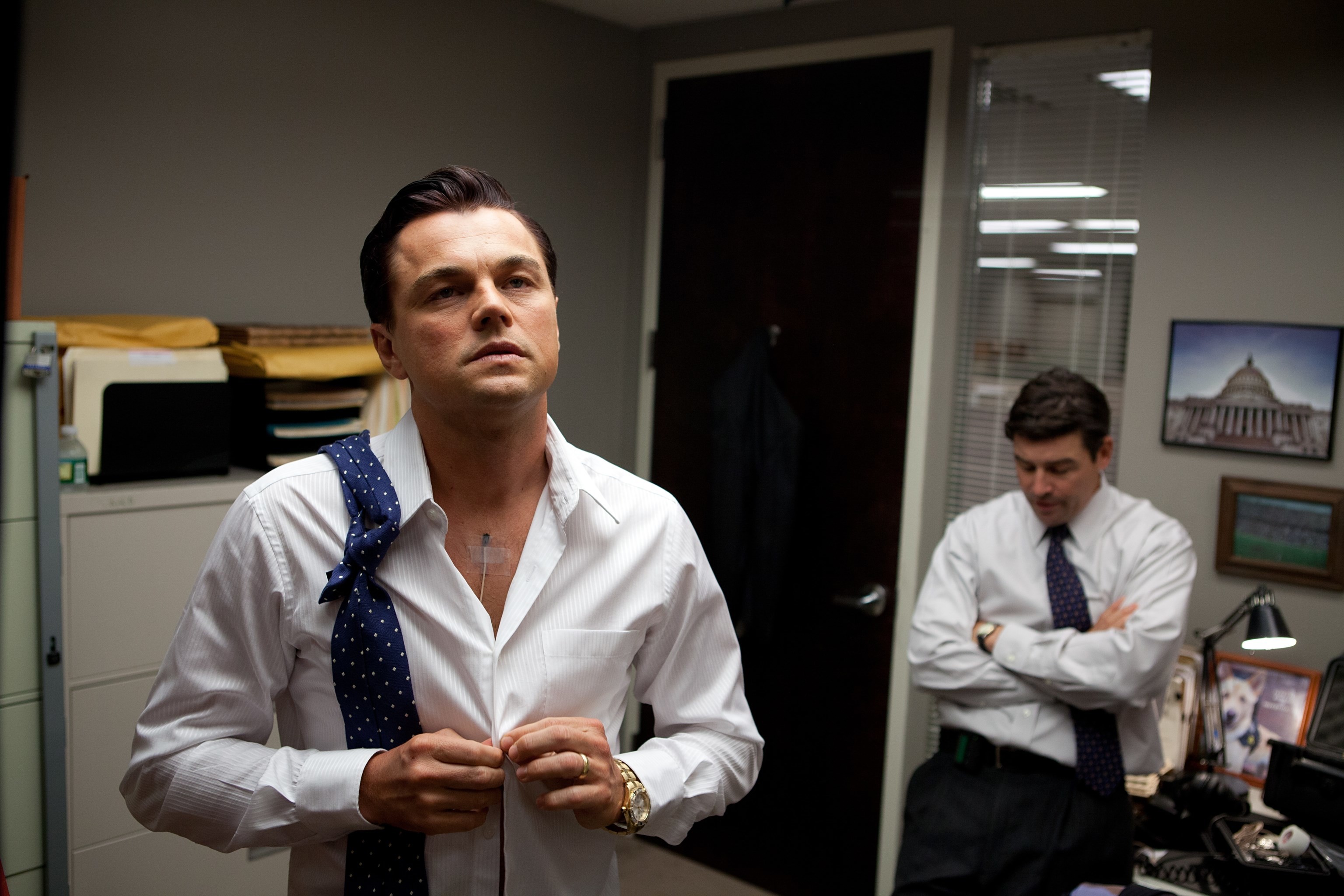 Leonardo DiCaprio, Jordan Belfort, The Wolf of Wall Street, Camicia bianca, sfondo 2K per computer