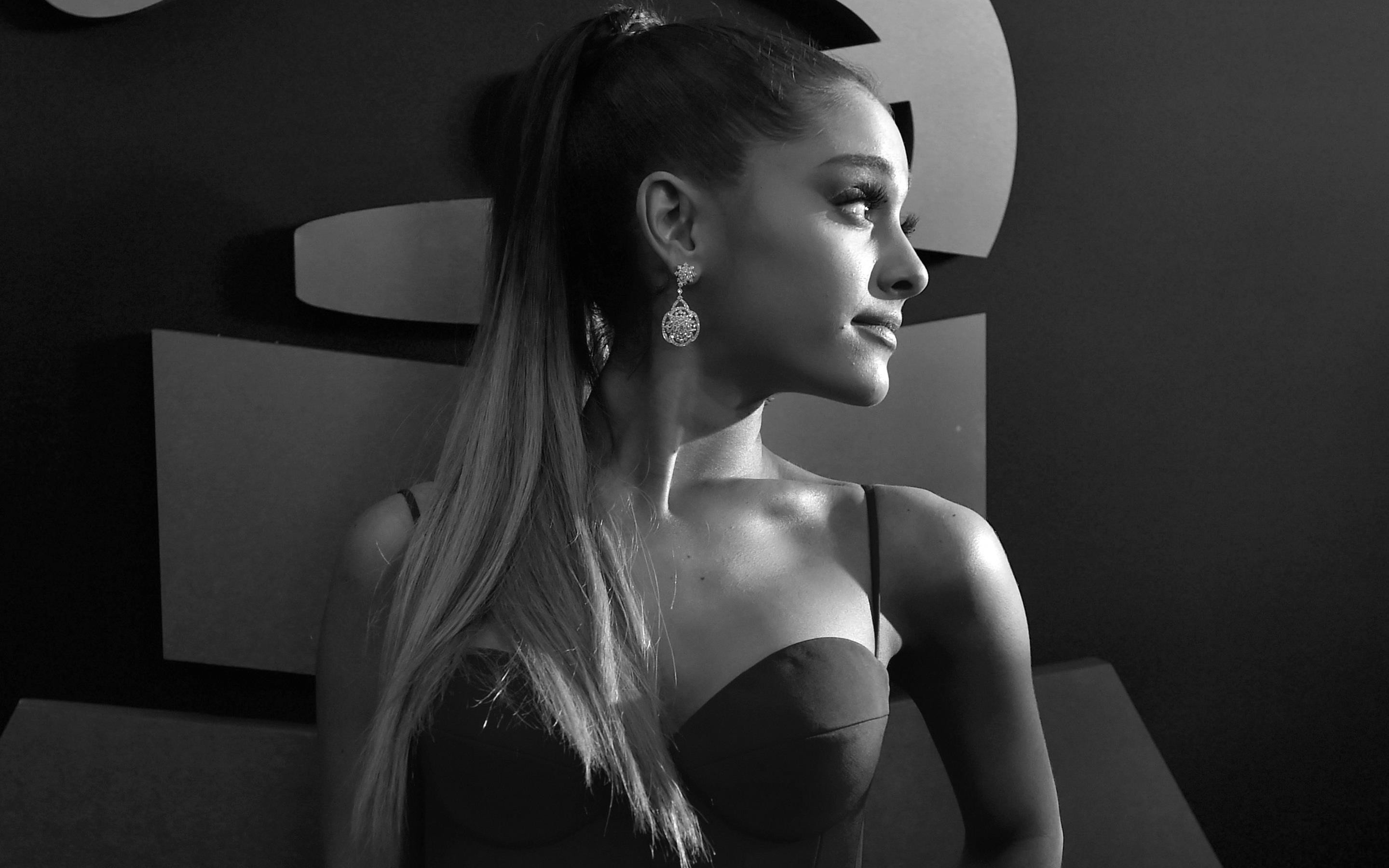 Ariana Grande, Coda di cavallo, Bianco e nero, 2880x1800, sfondo MacBook Pro