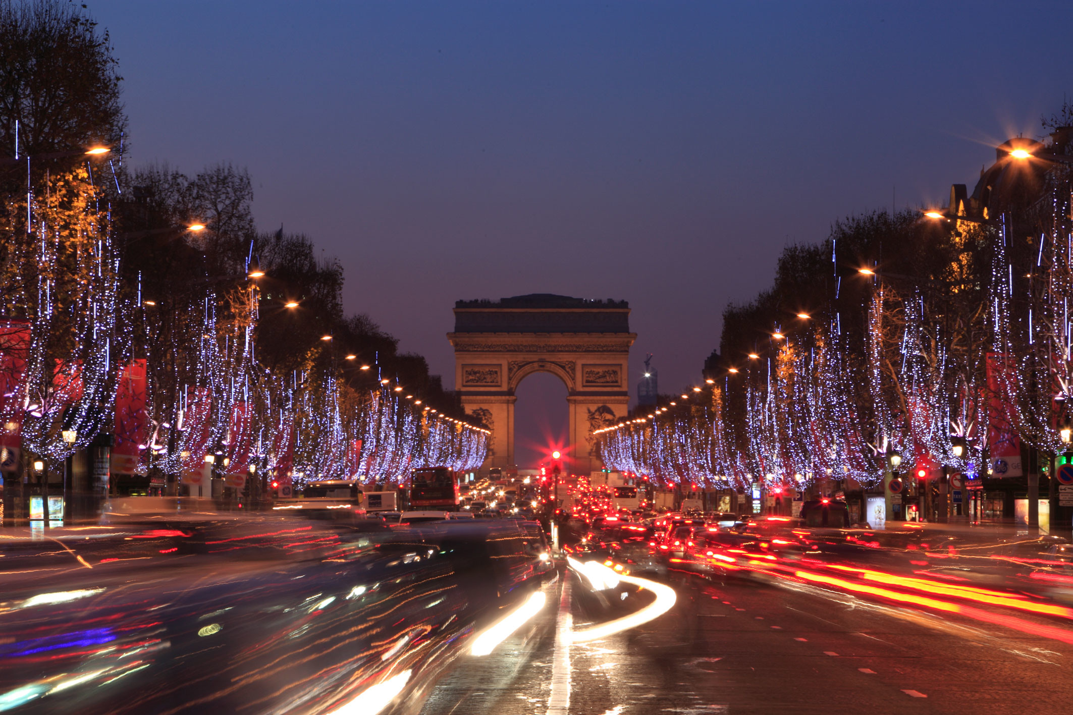 Champs-Élysées, Arco di Trionfo, Parigi, Luci natalizie, Scie luminose, sfondo Full HD per PC