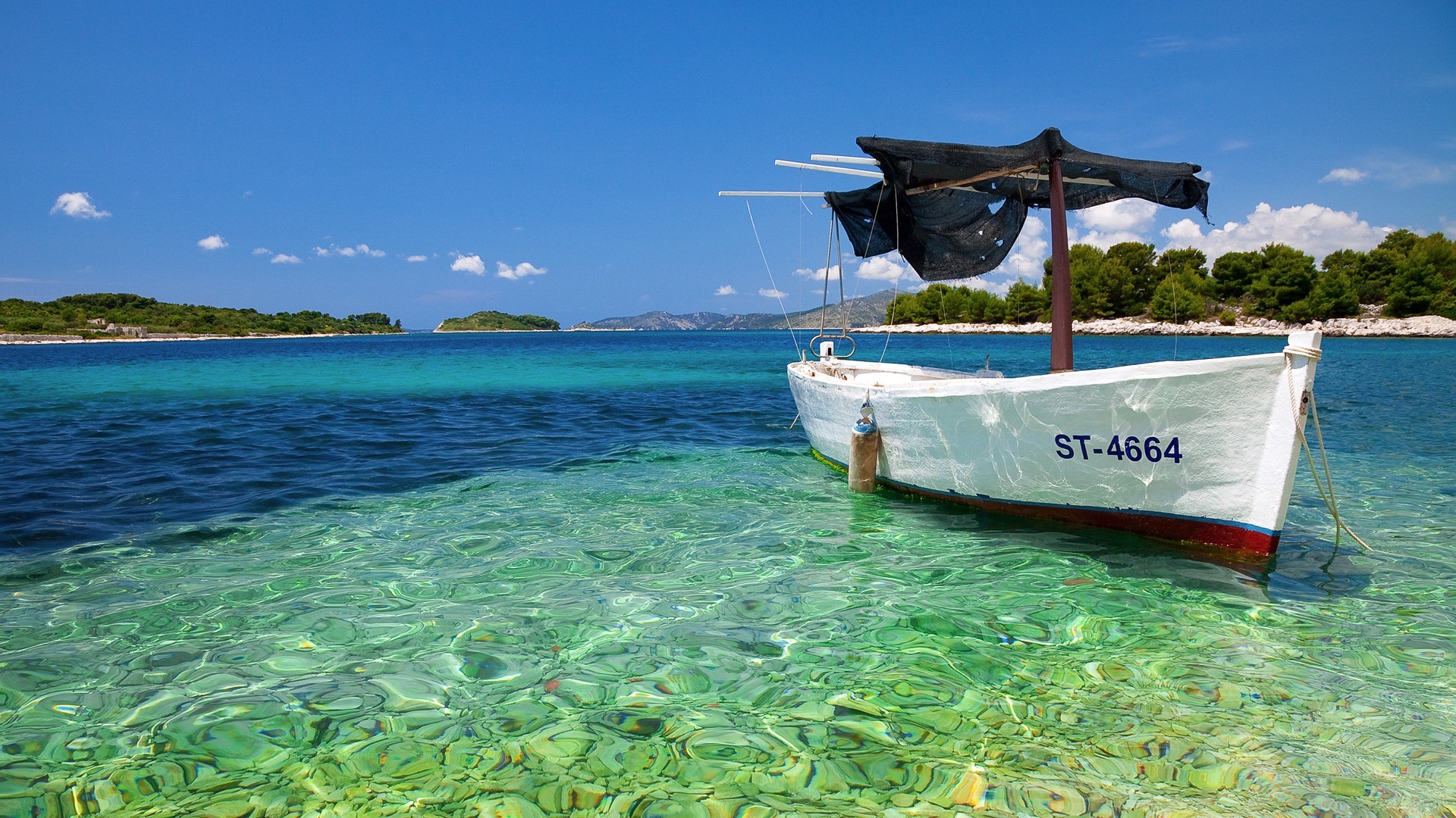 Barca da pesca, Acqua cristallina, Isola, Mare verde smeraldo, Costa, Estate, wallpaper Full HD
