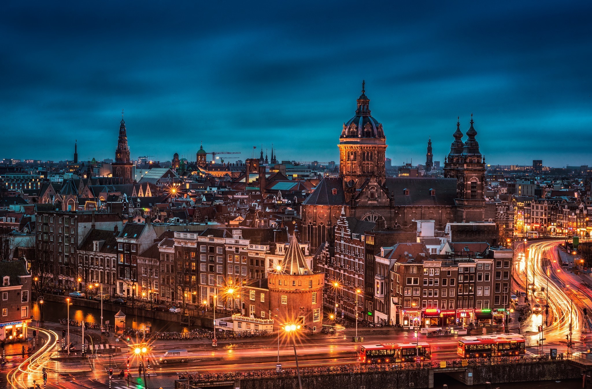 Amsterdam, Basilica di San Nicola, Skyline, Notte, Scie luminose, sfondo Windows 11