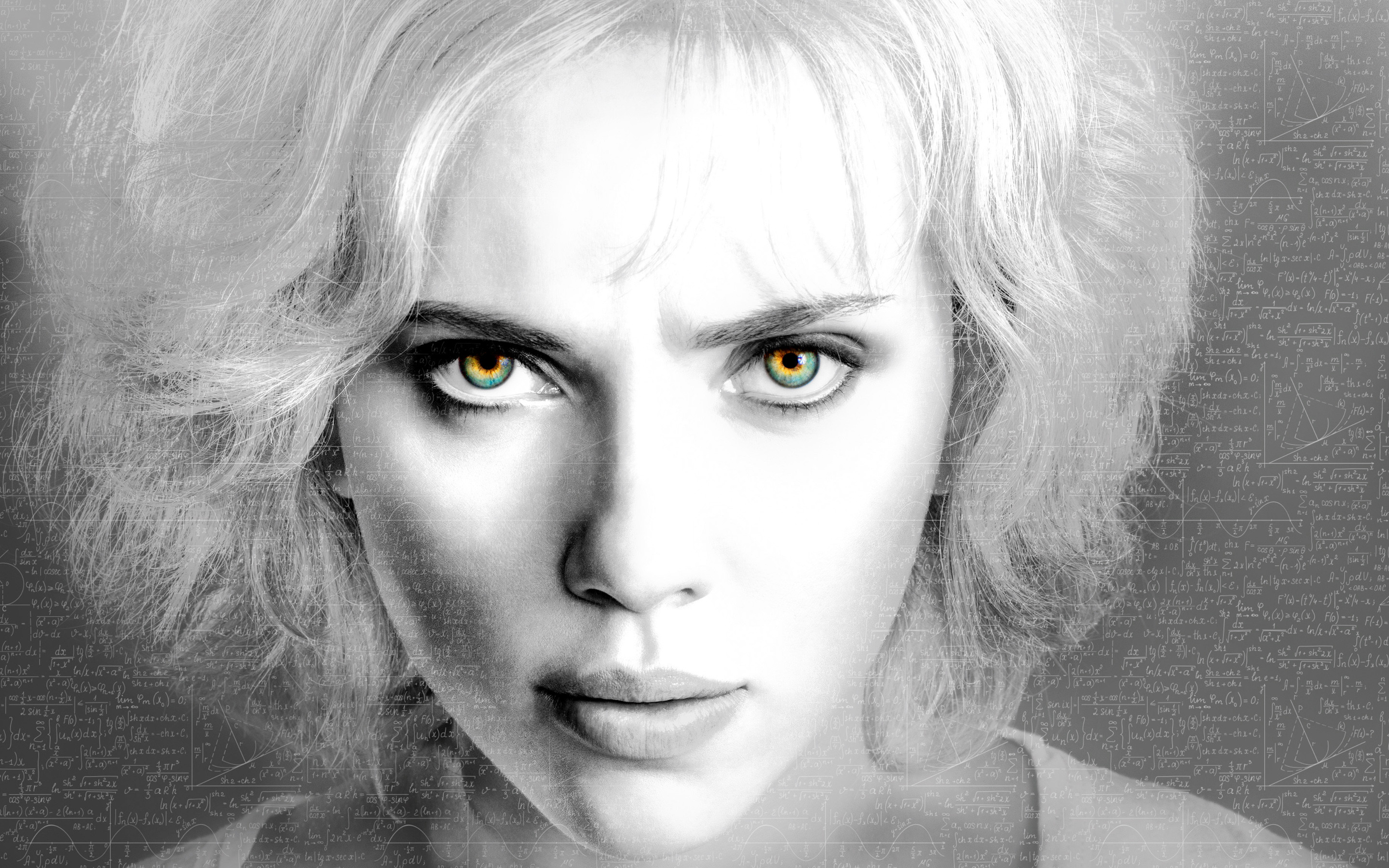 Scarlett Johansson, Lucy, Bianco e nero, Primo piano, Occhi verdi, sfondo 2K per computer
