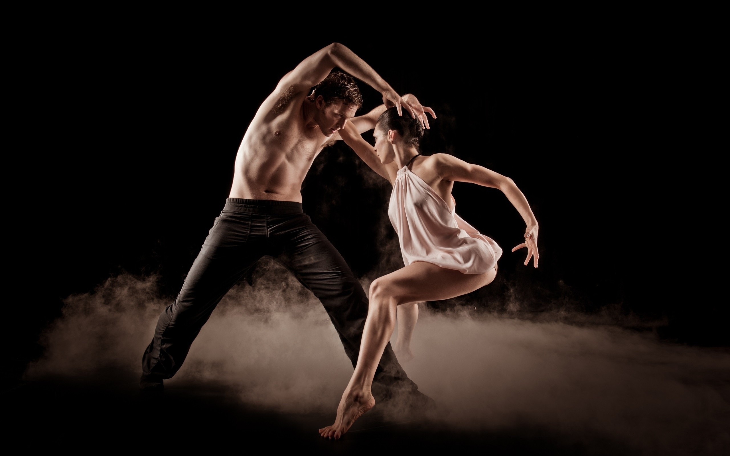 Coppia di ballerini, Danza contemporanea, Sfondo nero, Polvere, 2K, wallpaper desktop