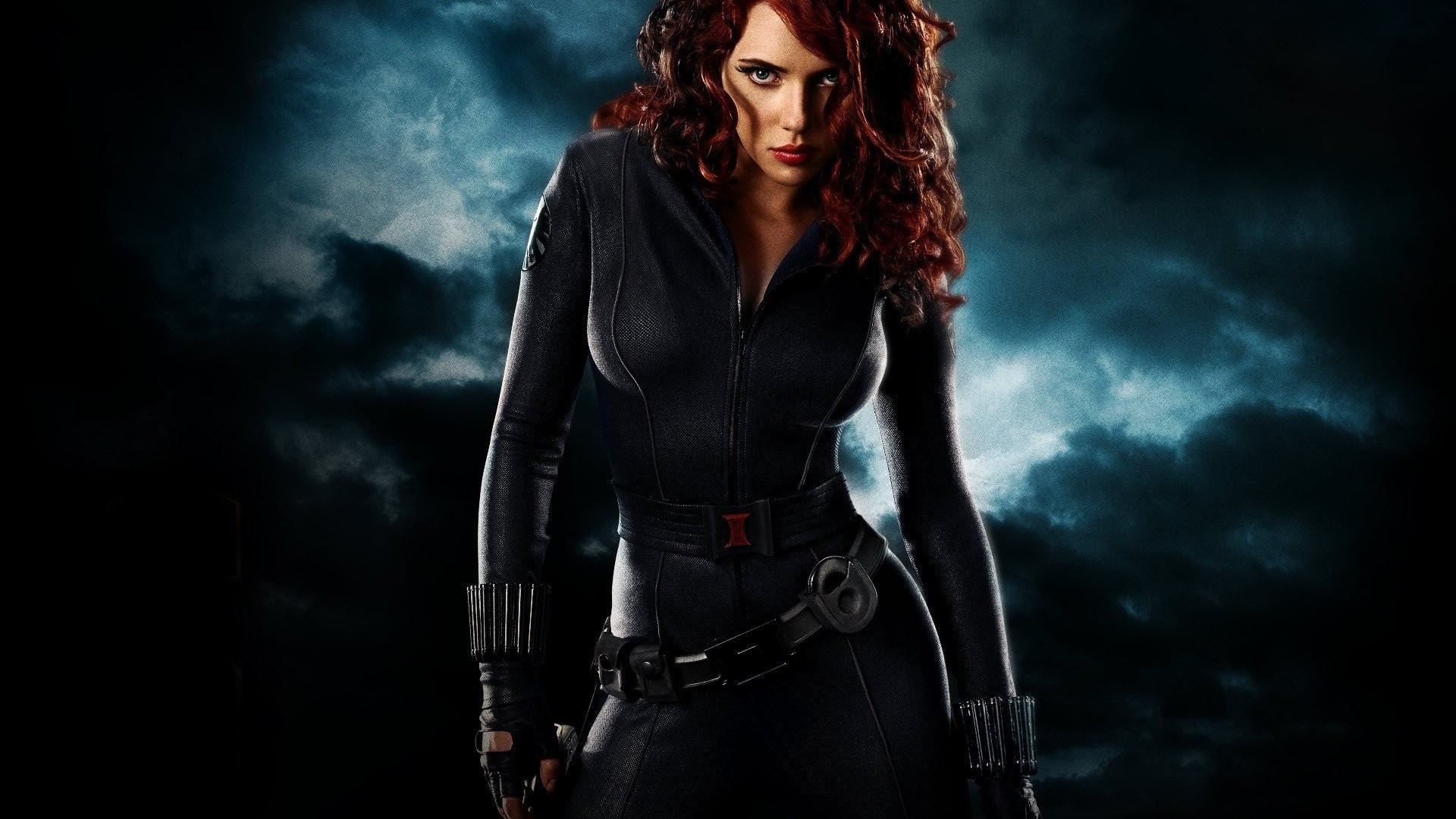 Scarlett Johansson, Vedova Nera, The Avengers, Marvel, Cielo tempestoso, sfondo Windows 11