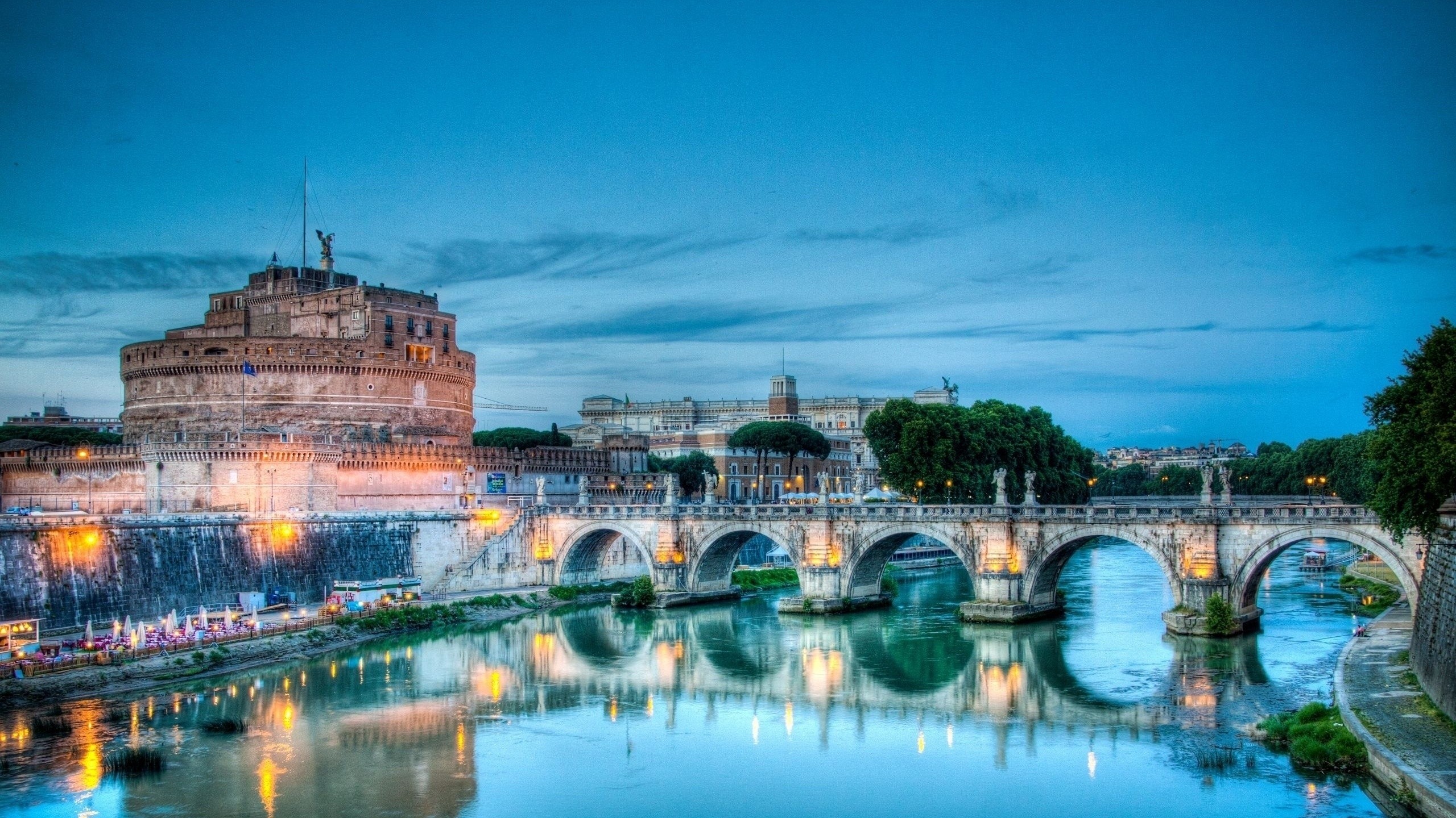 Castel Sant'Angelo, Ponte Sant'Angelo, Tevere, Roma, Ora blu, 16:9 2K, sfondo widescreen
