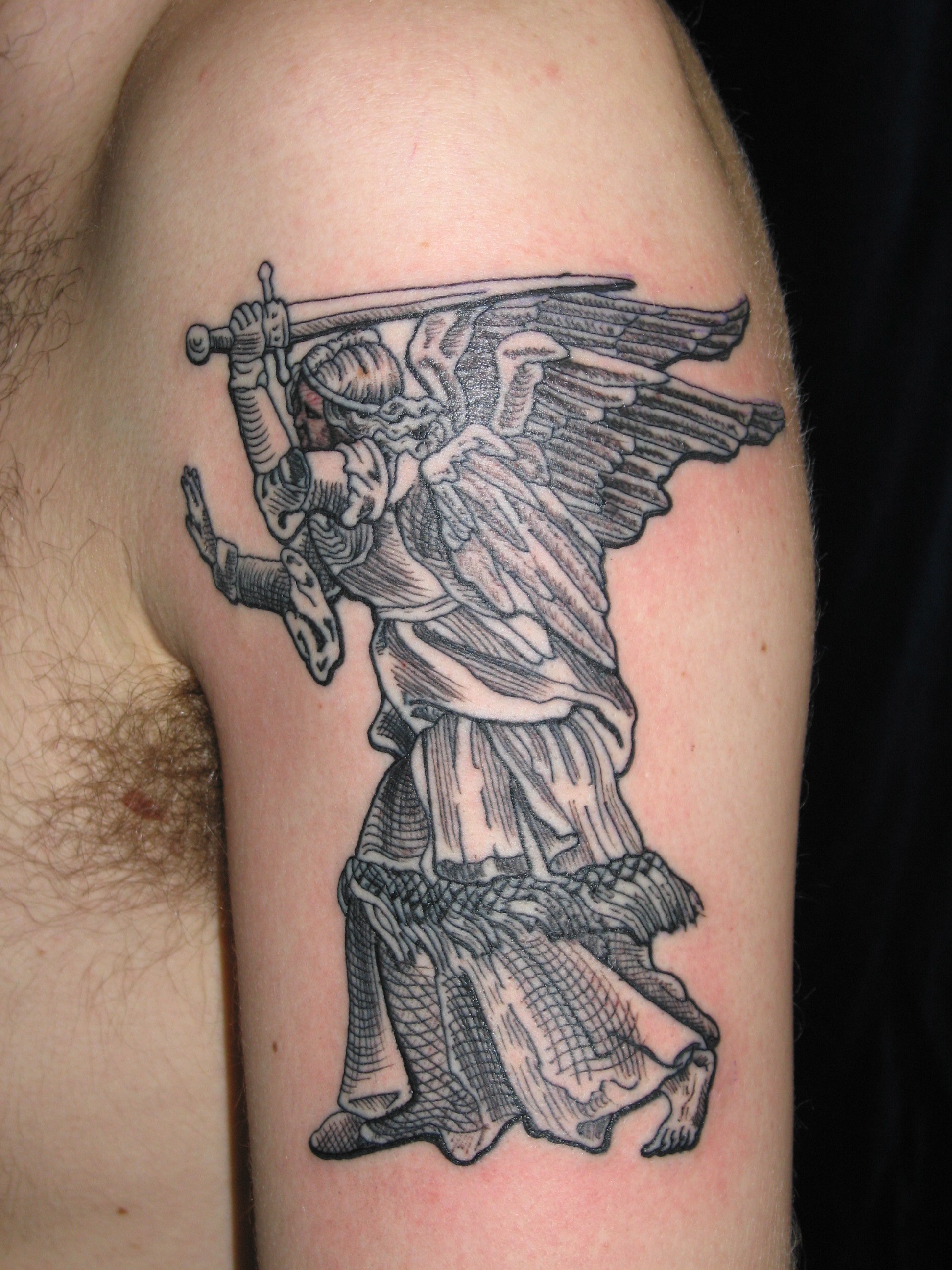 Tatuaggio, Angelo con spada, Braccio, Bianco e nero, QHD+, schermata di blocco iPad