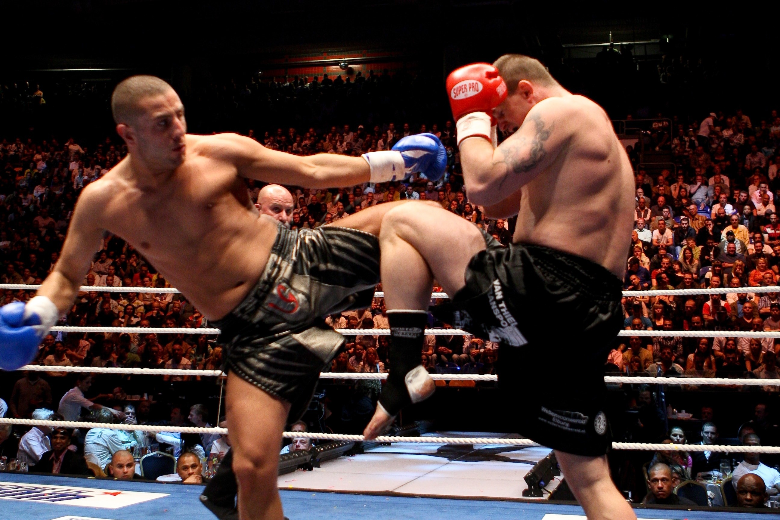 Kickboxing, Calcio, Ring, Pubblico, 2K, sfondo desktop