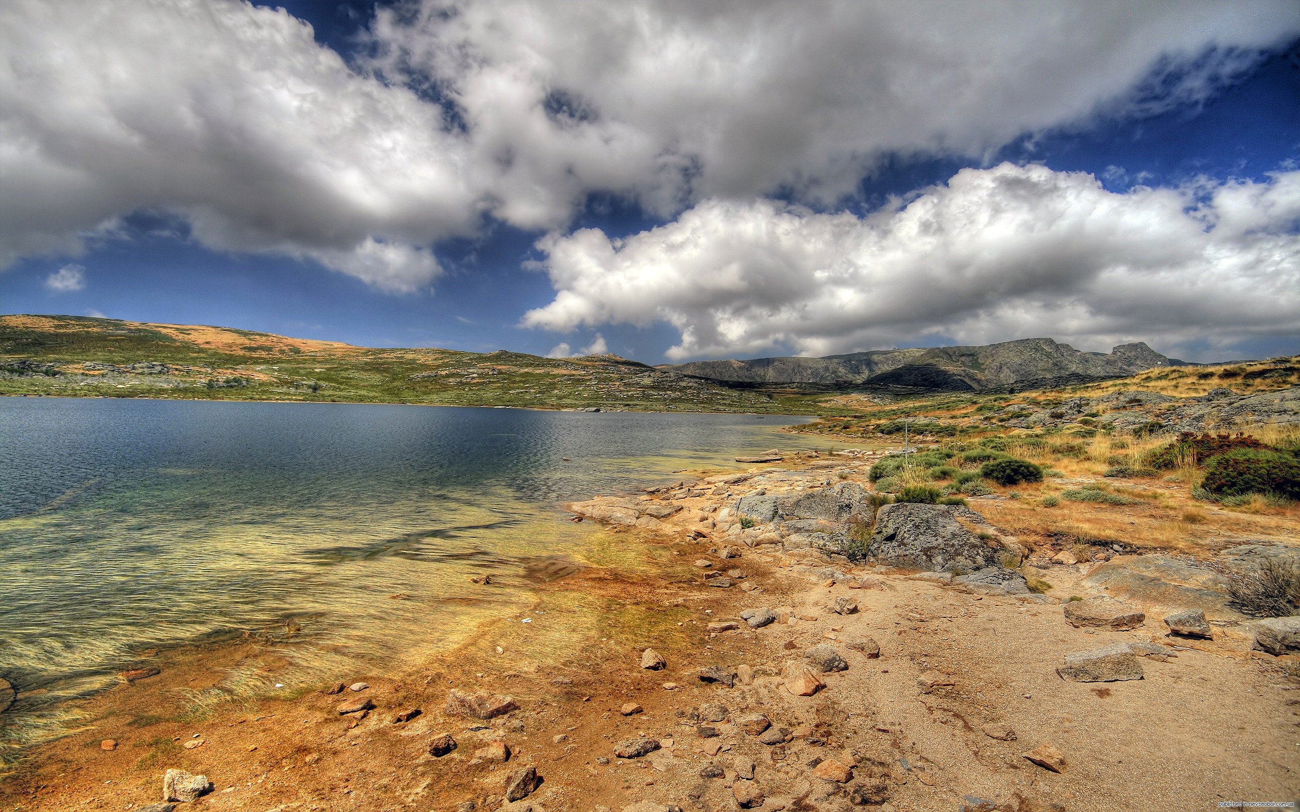 Lago, Deserto roccioso, Nuvole, Paesaggio, 2K, sfondo per PC