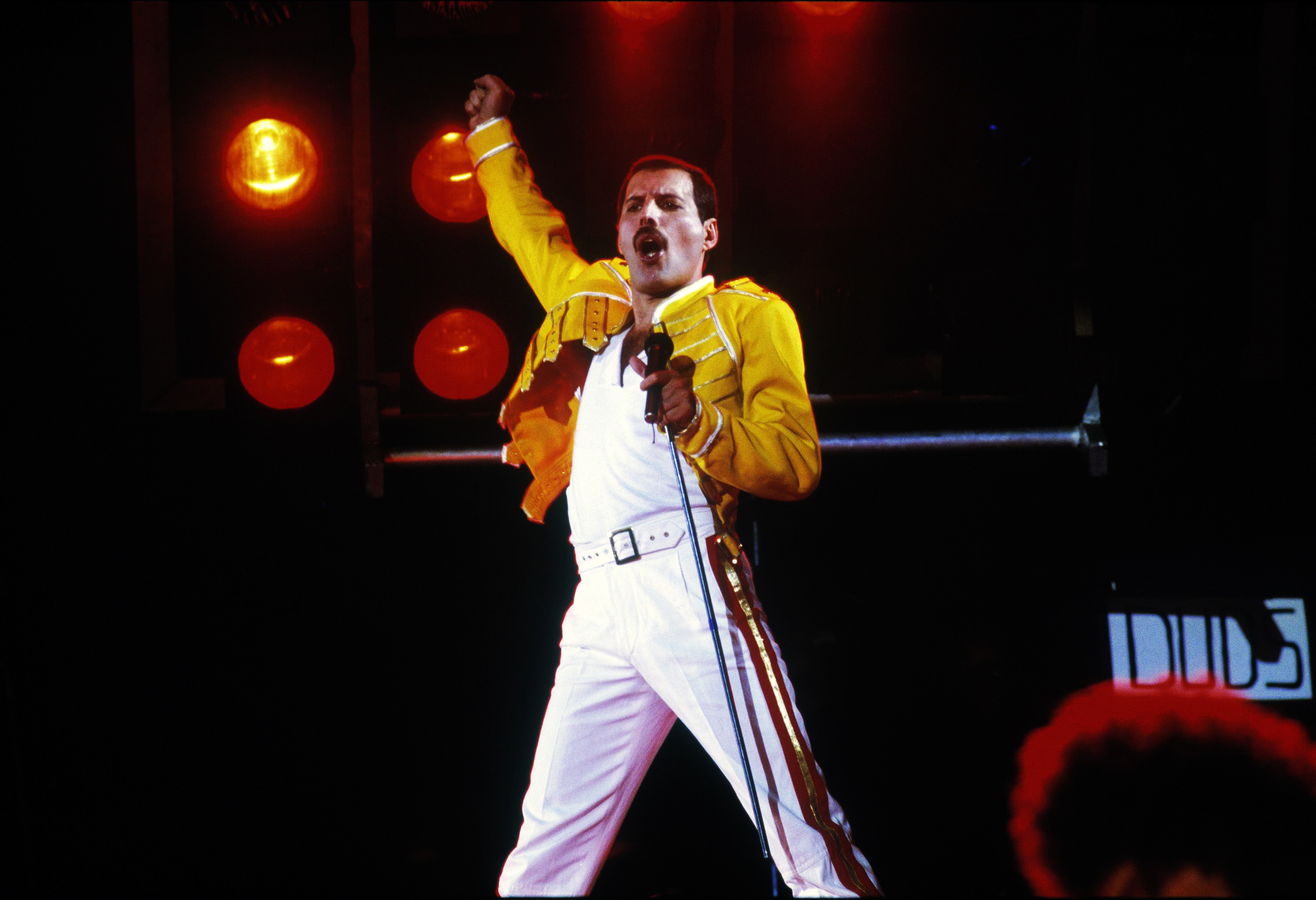 Freddie Mercury, Queen, Giacca gialla, Concerto, Magic Tour, 2K, sfondo per PC