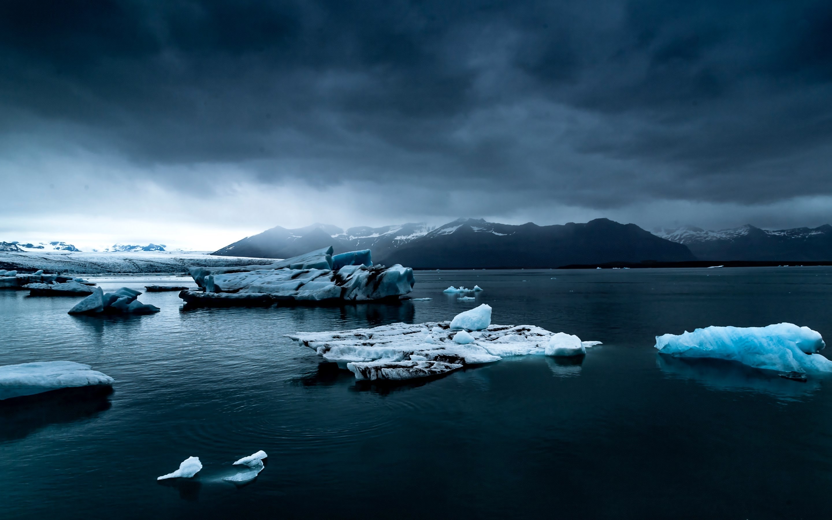 Jökulsárlón, Islanda, Iceberg, Laguna glaciale, Cielo tempestoso, sfondo widescreen 2K