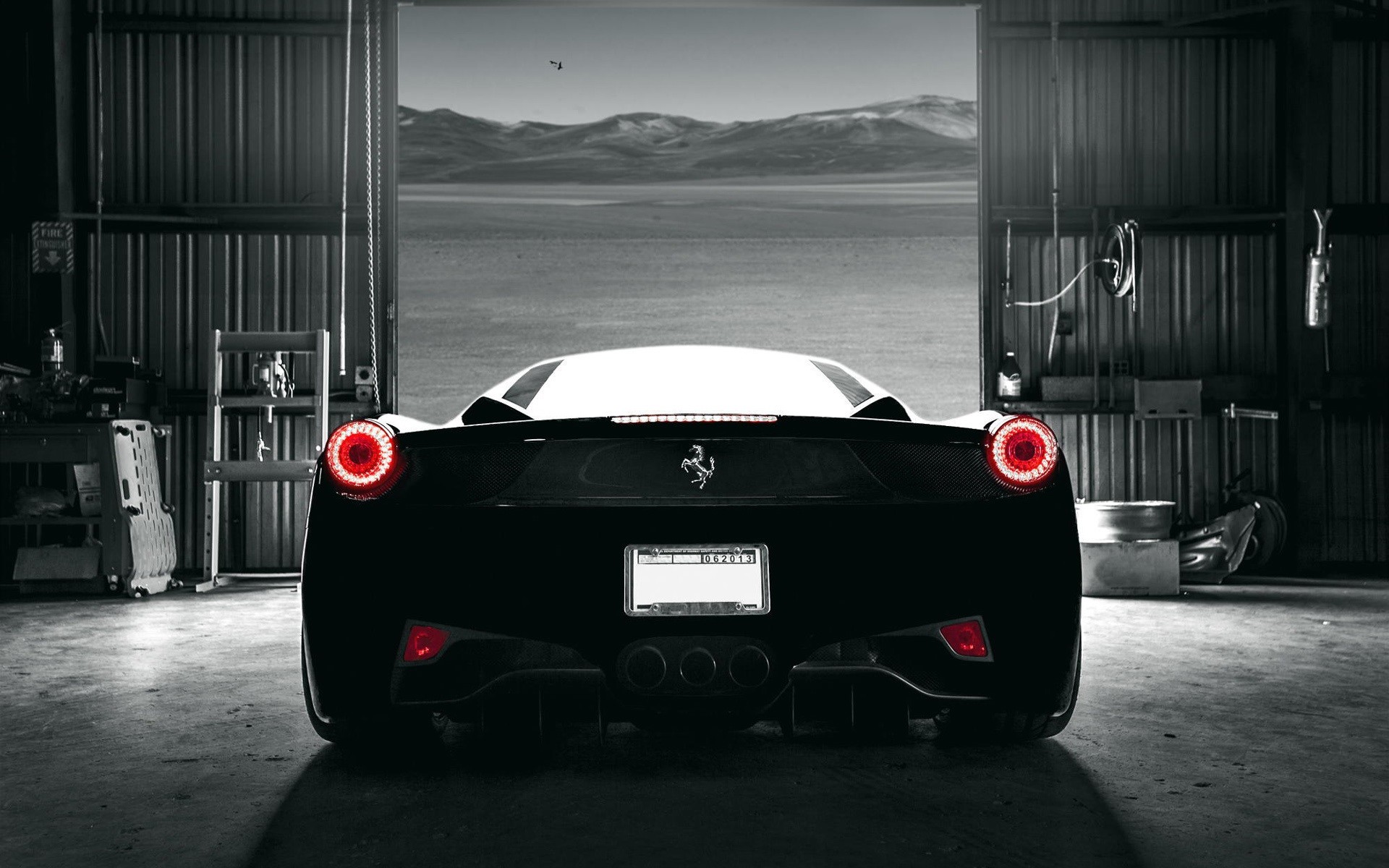 Ferrari 458 Italia, Garage, Bianco e nero, 1920x1200, immagine di sfondo