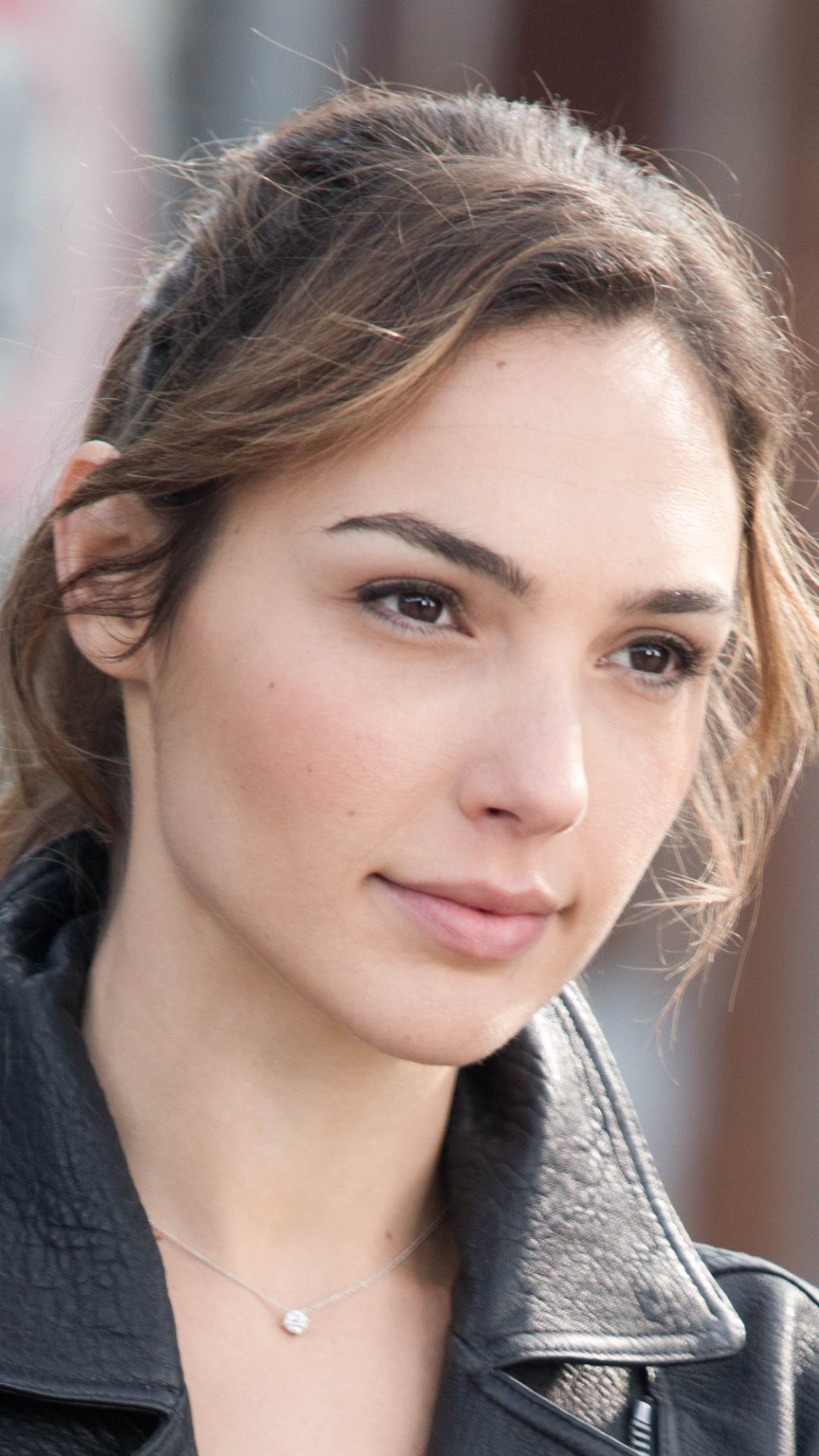 Gal Gadot, Ritratto, Giacca di pelle, Attrice, Full HD, sfondo per smartphone